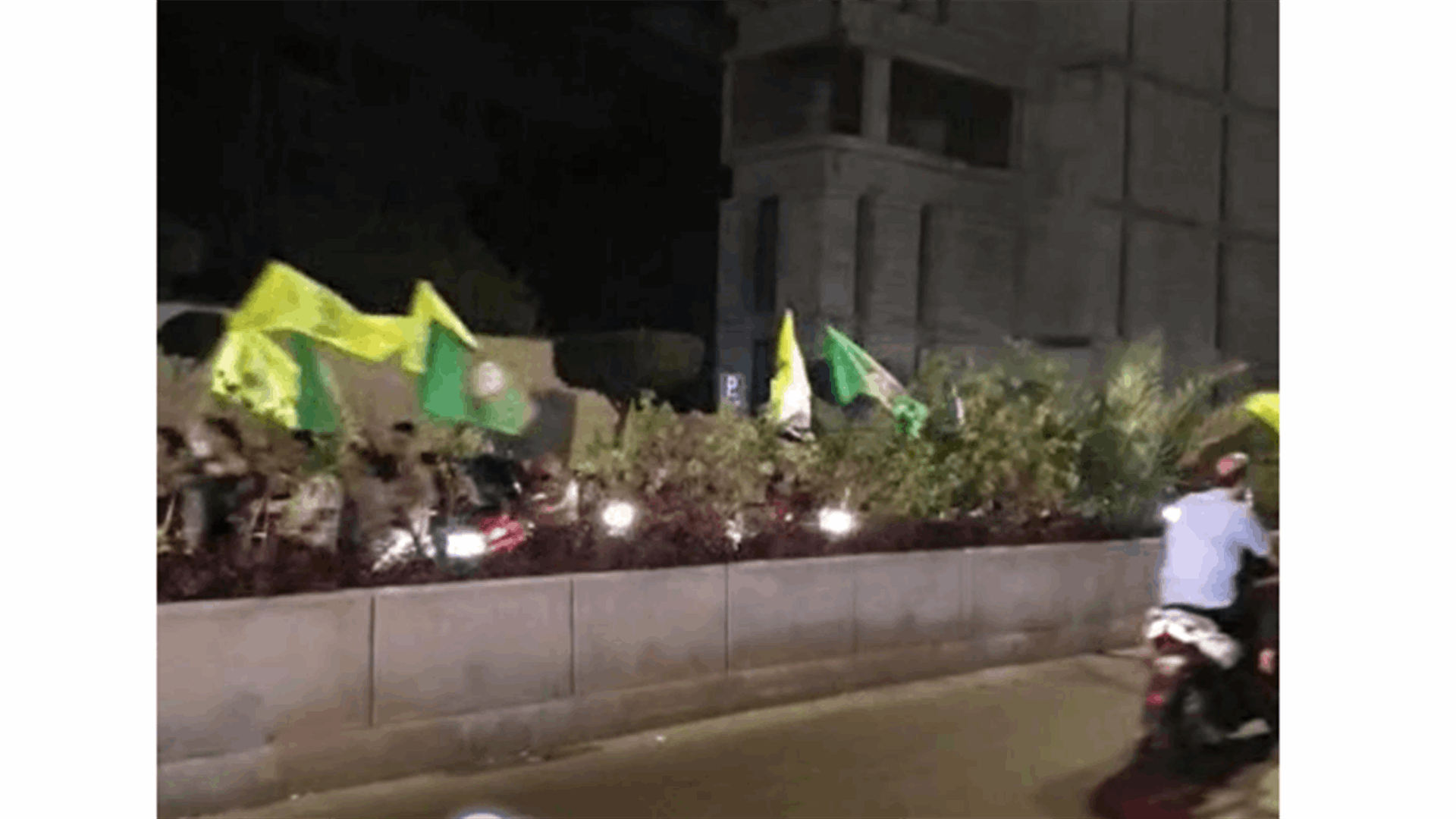 مناصرون لأمل وحزب الله يجوبون شوارع بيروت على دراجاتهم النارية (فيديوهات)