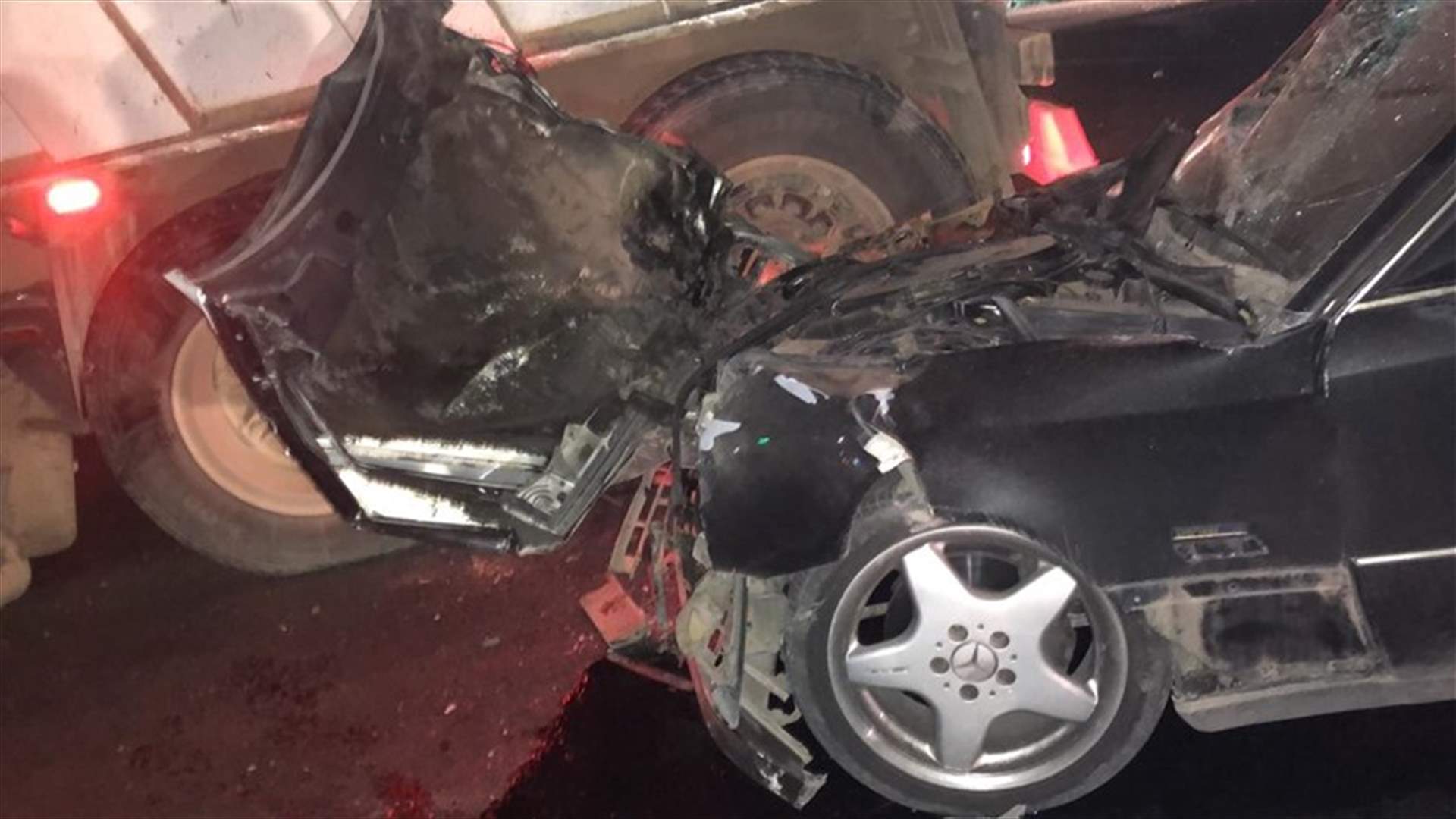 وفاة عسكري وجرح 3 آخرين بحادث سير على طريق بعلبك (صور)