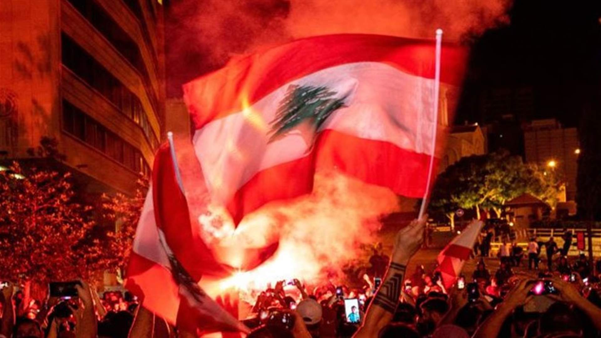عبارة "كلن يعني كلن" تتسبّب بخلافٍ بين المتظاهرين في روما (فيديو)