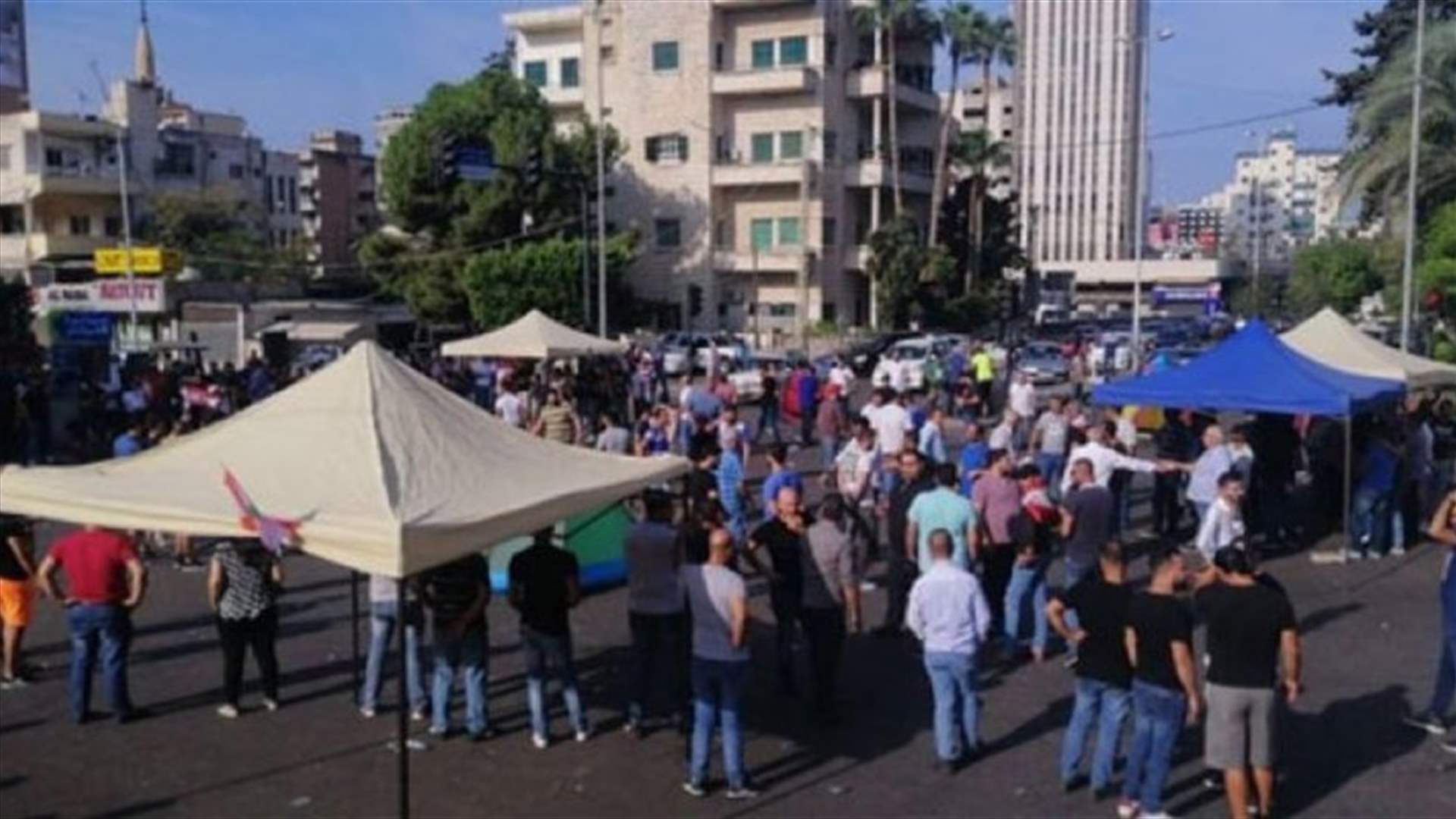 متظاهرون في ساحة ايليا اعترضوا على وجود سعد: كلن يعني كلن