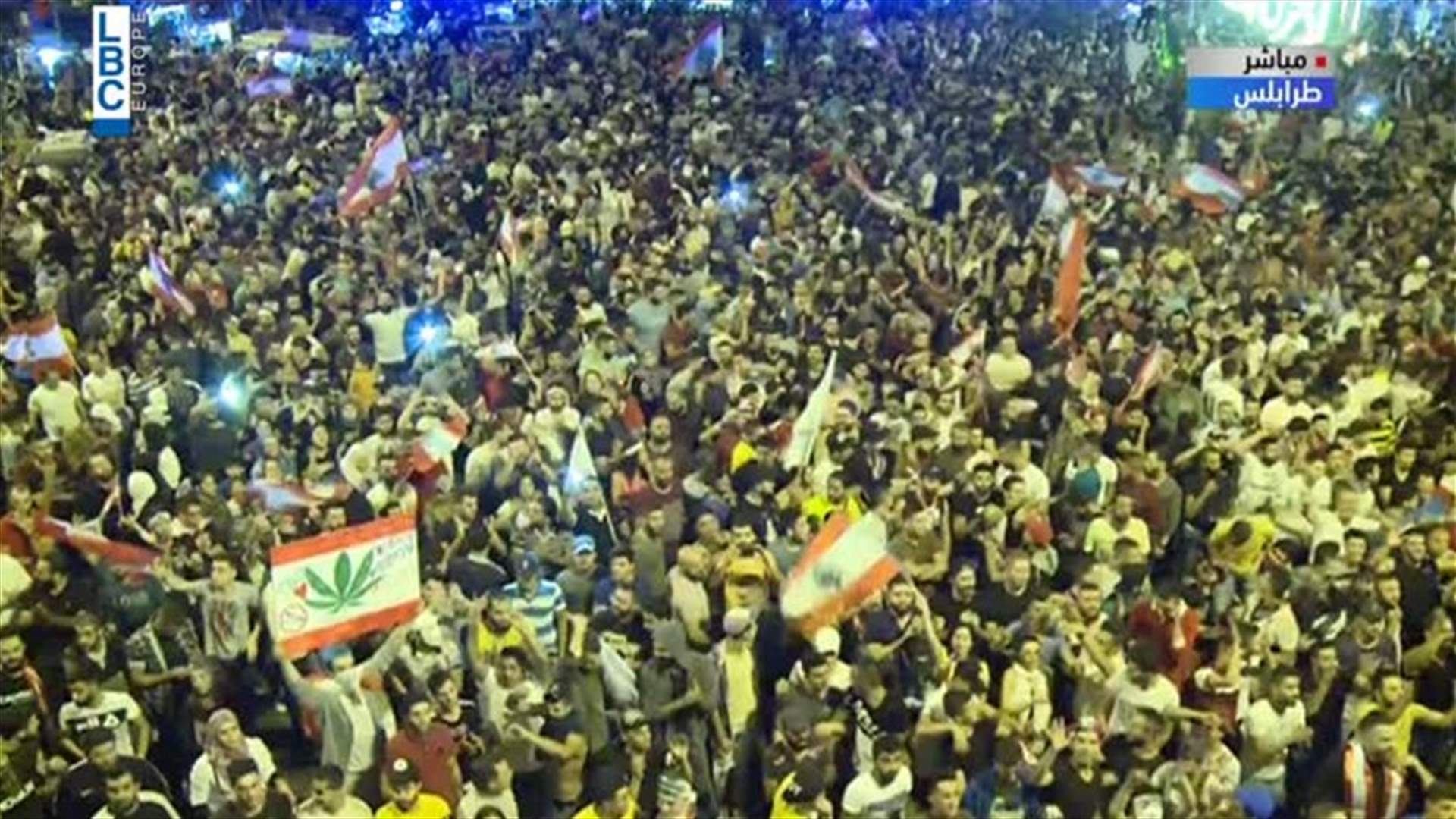 "أجواء الثورة" ما زالت تخيّم على لبنان... كيف أمضى المتظاهرون الليلة السادسة من الحراك؟ (فيديو)