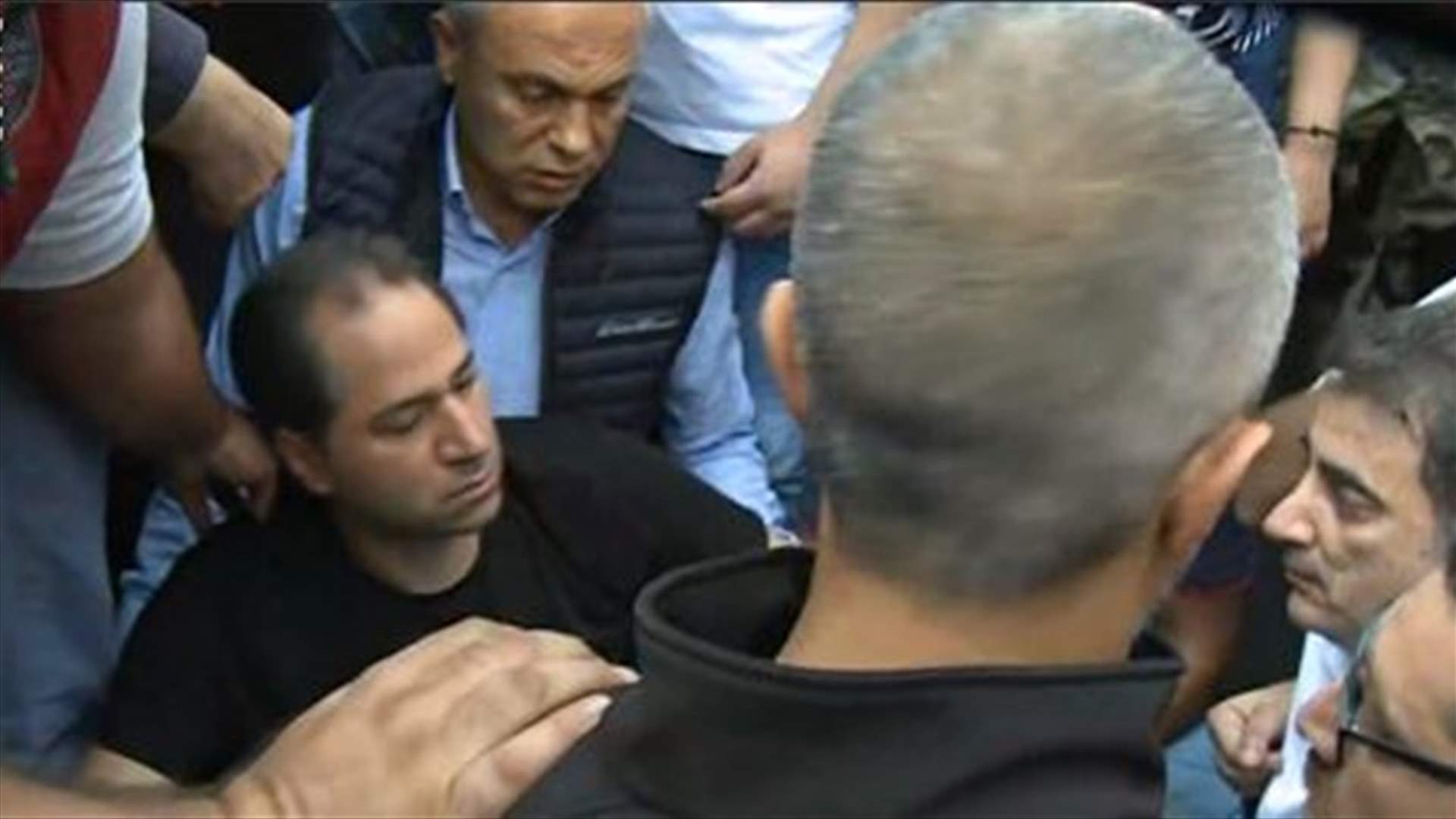 MP Sami Gemayel joins protesters in Jal el-Dib-[VIDEO]