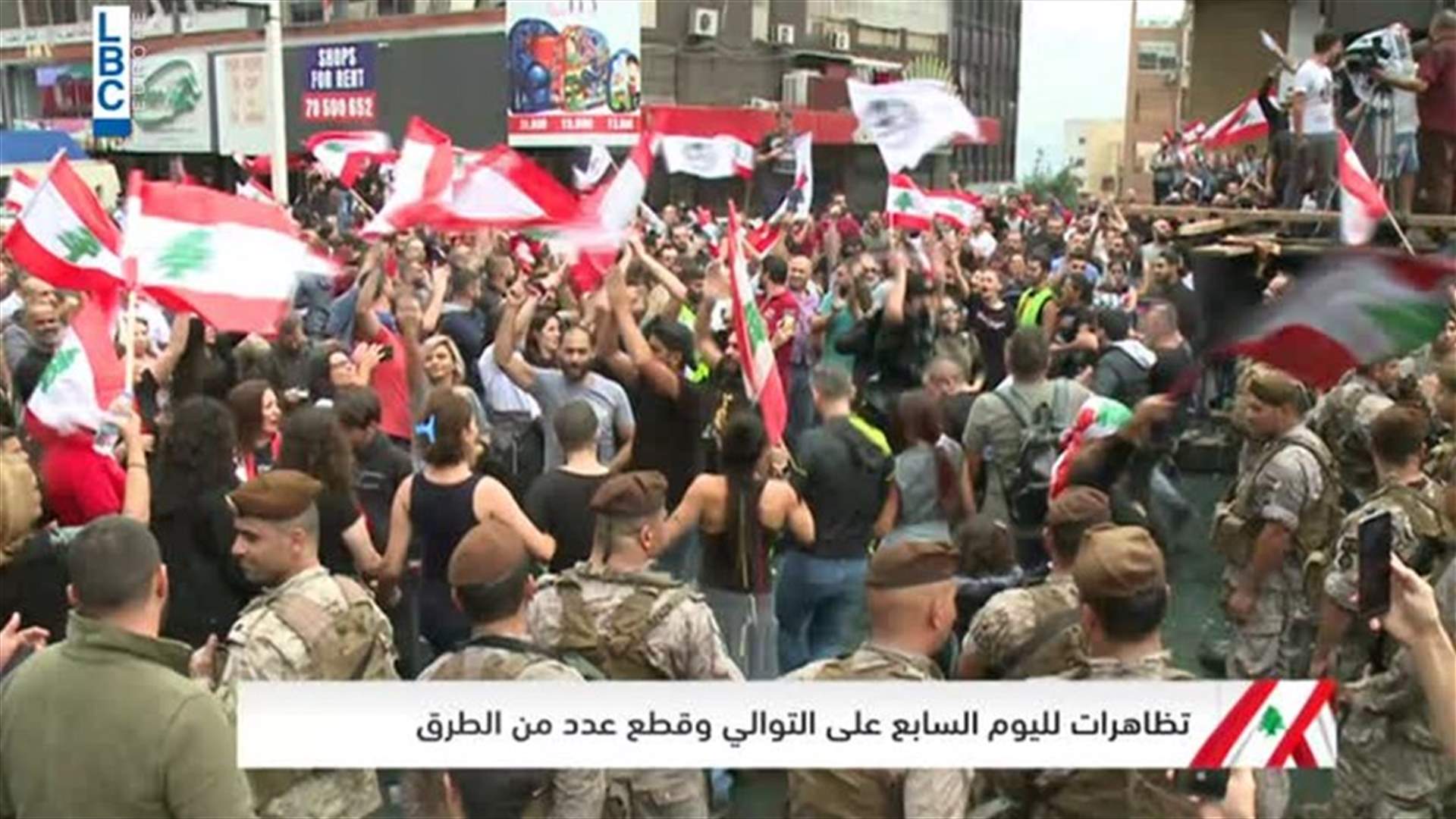 بعد التدافع مع الجيش... المتظاهرون في الذوق ينشدون الاغاني الوطنية (فيديو)
