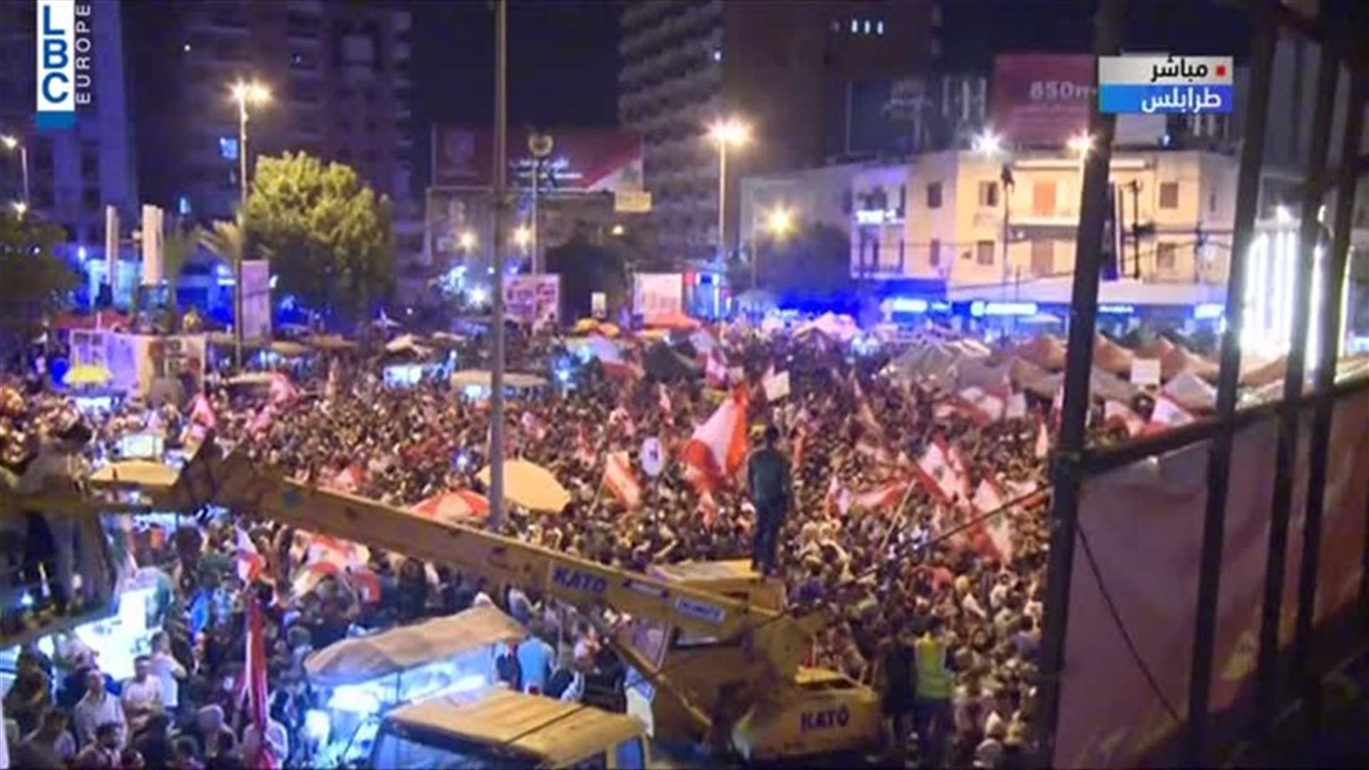 Lebanese people brave rain and hold protests for 7th day