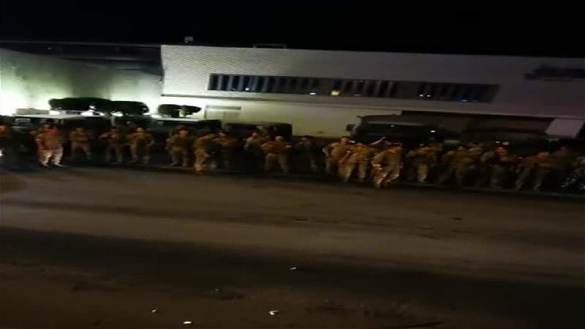 هكذا بدا المشهد في جل الديب أثناء مغادرة الجيش المنطقة (فيديو)