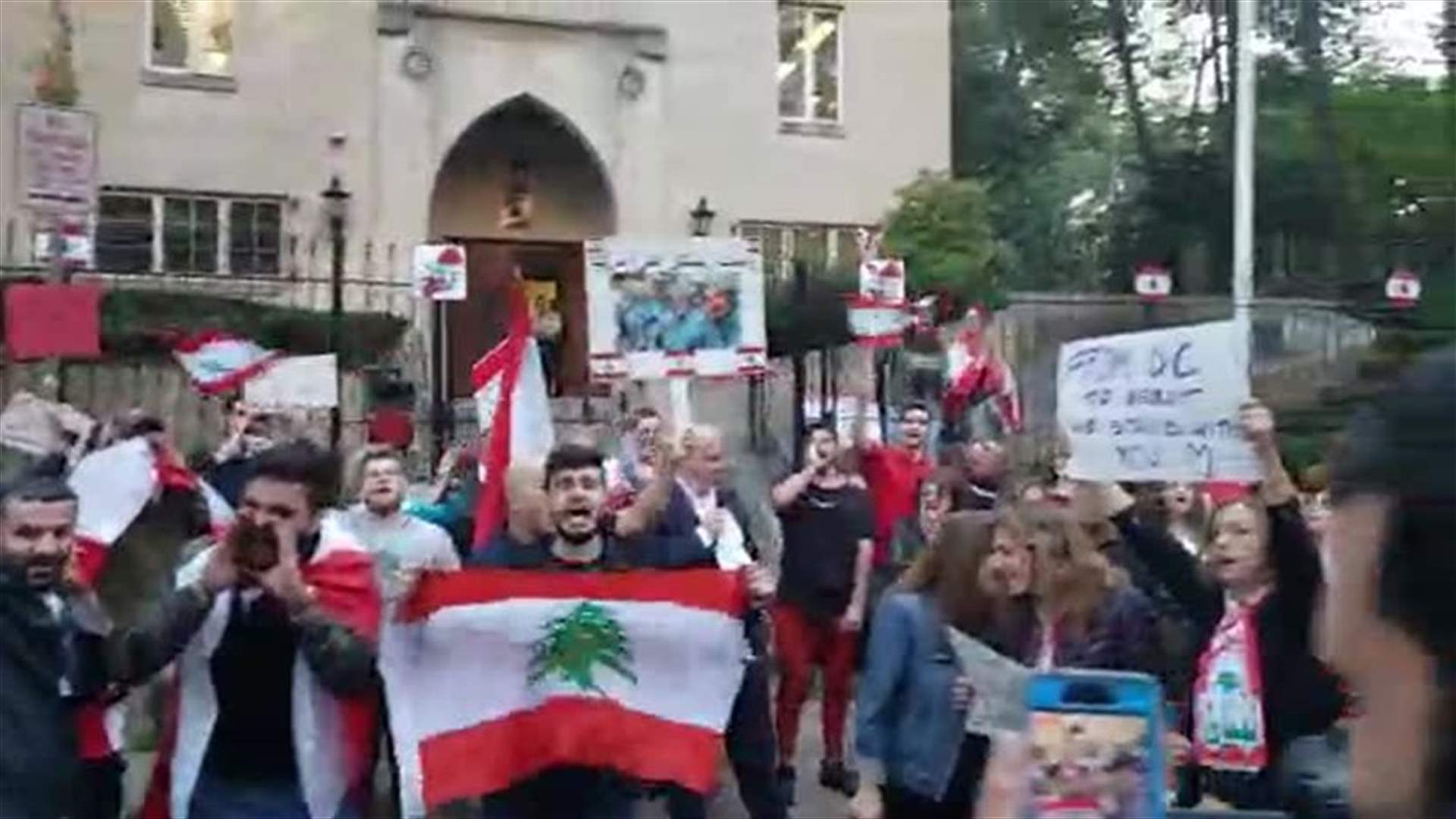 لبنانيون في واشنطن ينفذّون وقفة تضامنية مع &quot;ثورة الشعب&quot; (فيديوهات)