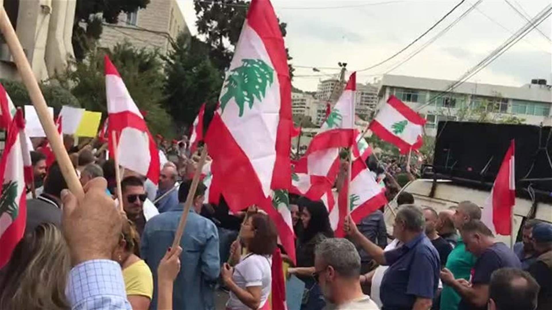 FPM supporters stage movement outside Baabda justice palace (Video)