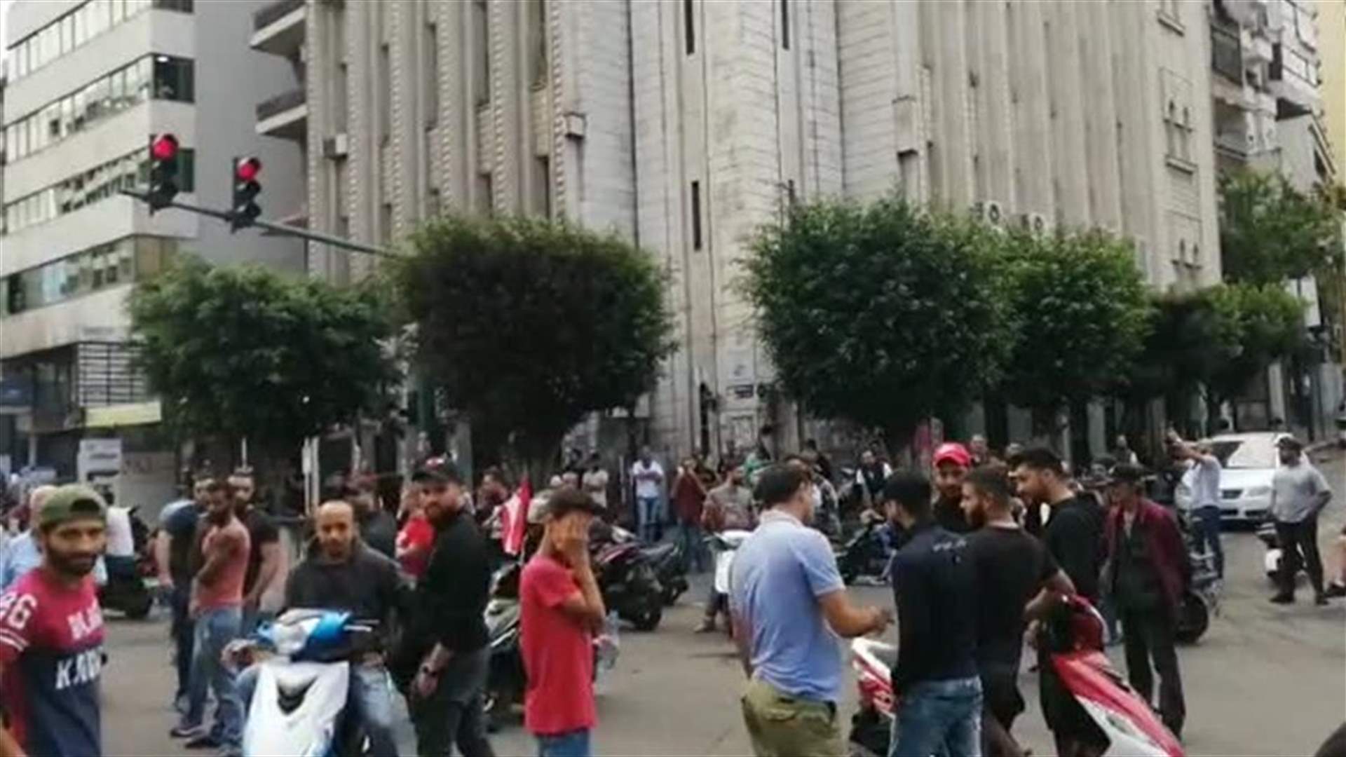 Protests staged in Cornishe al-Mazraa (Videos)