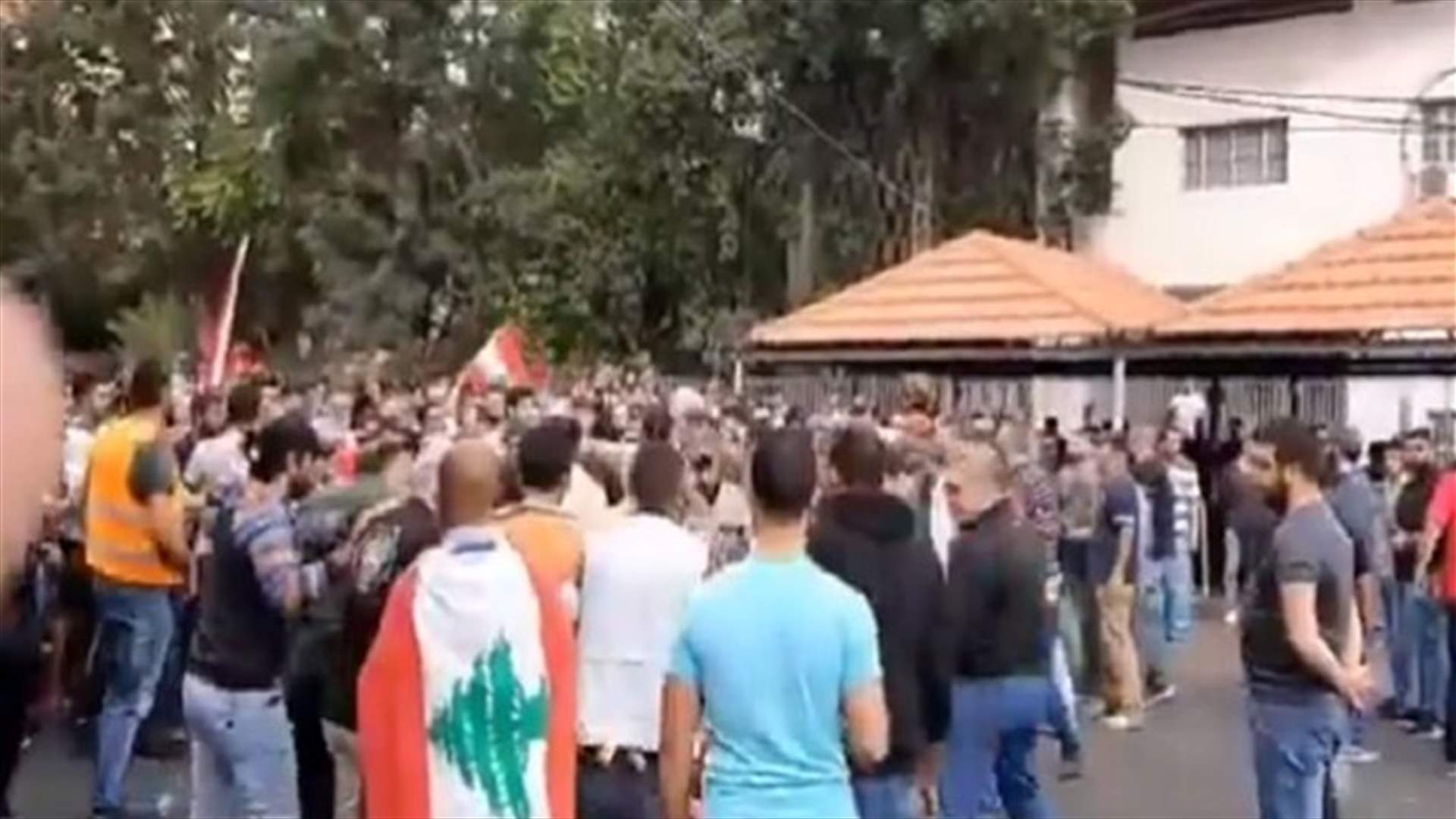 والد الجريح هادي نور الدين  يطمئن الجميع على صحة ابنه