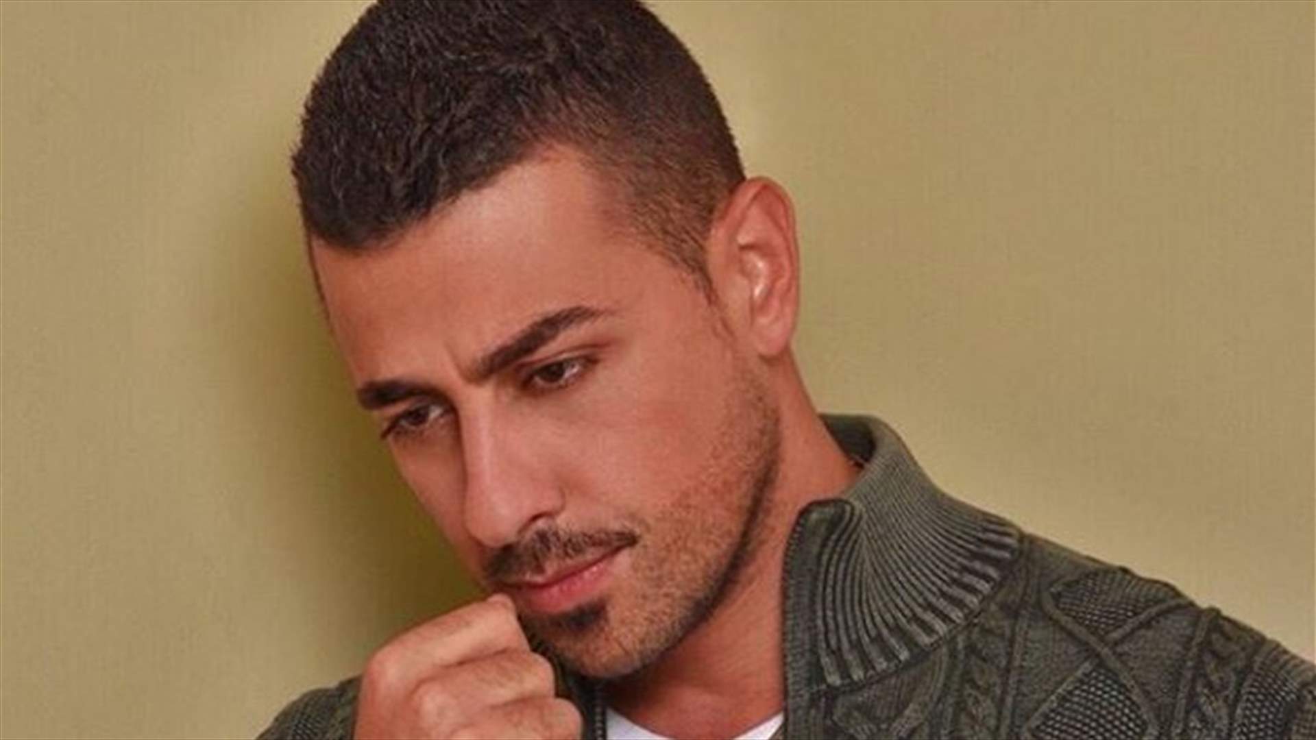 أنور نور يطلق أغنية خاصة بالثورة &quot;عاش لبنان&quot;