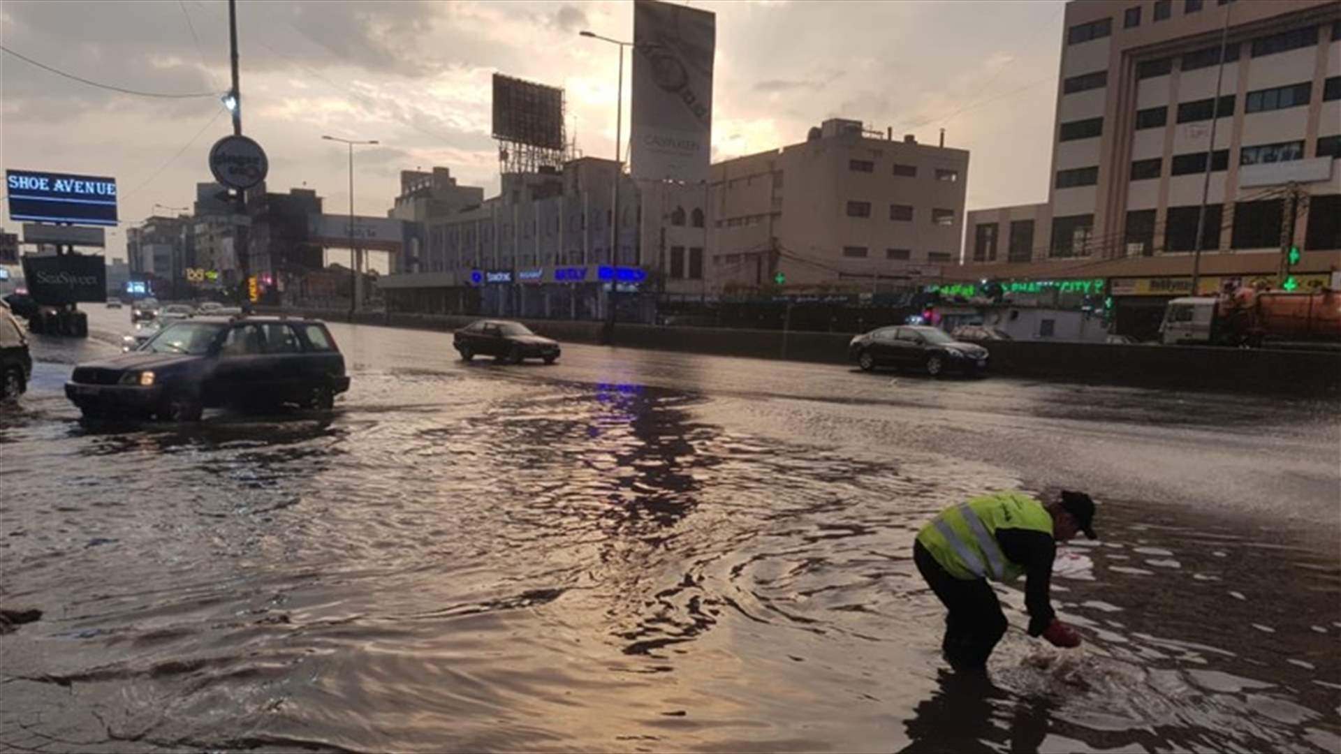 فتح مجاري الامطار في عدد من المناطق... (صُوَر)