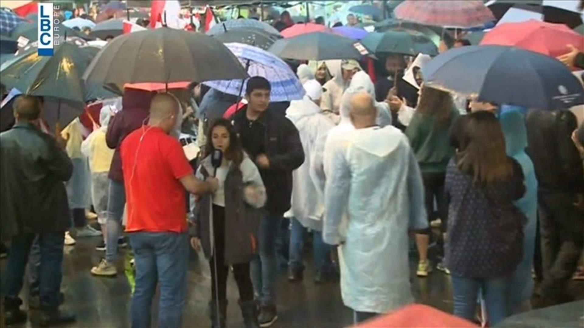 Protesters adamant on staying in the streets despite the rain (Photos)
