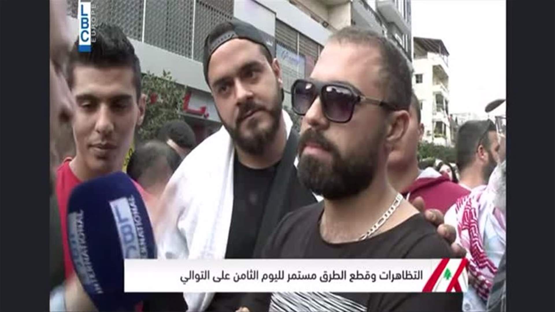 حوار طريف بين مالك الشريف ومواطن... ما علاقة العمّة دلال؟ (فيديو)