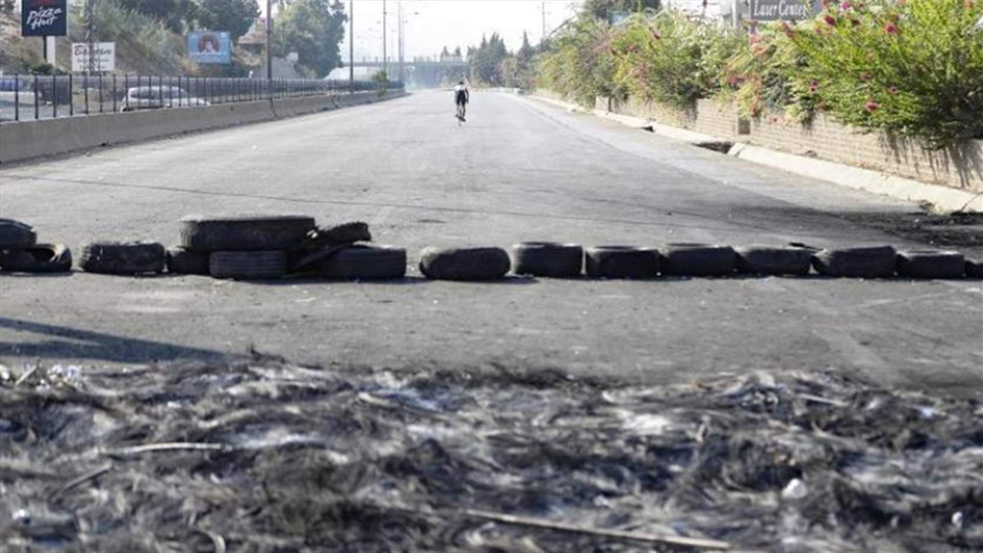 مصادر لـ"الاخبار": الحكومة لم تبلغ قائد الجيش بأي قرار واضح بعد بشأن فتح الطرقات