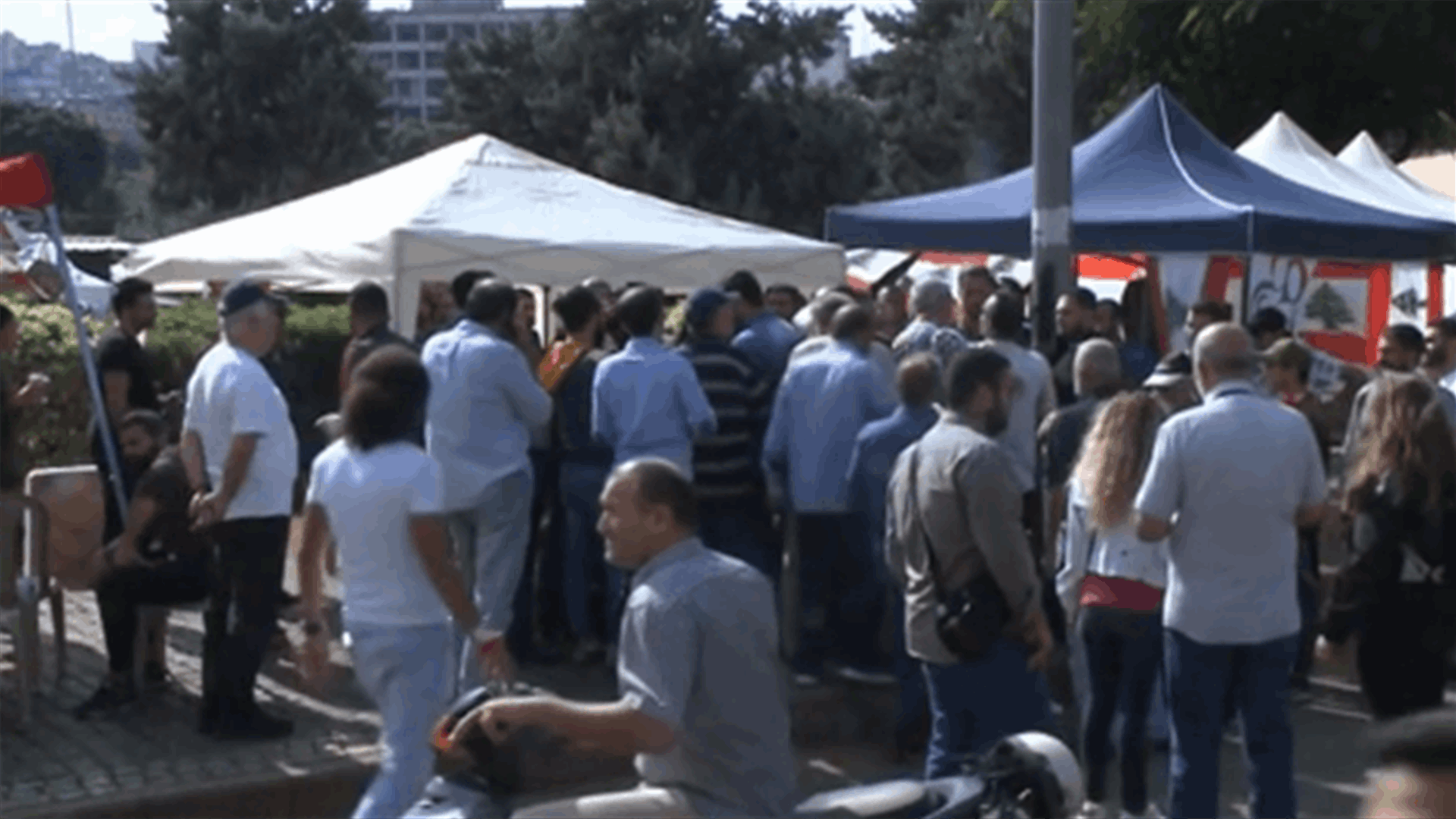 مشادة كلامية بين متظاهرين في رياض الصلح (فيديو)