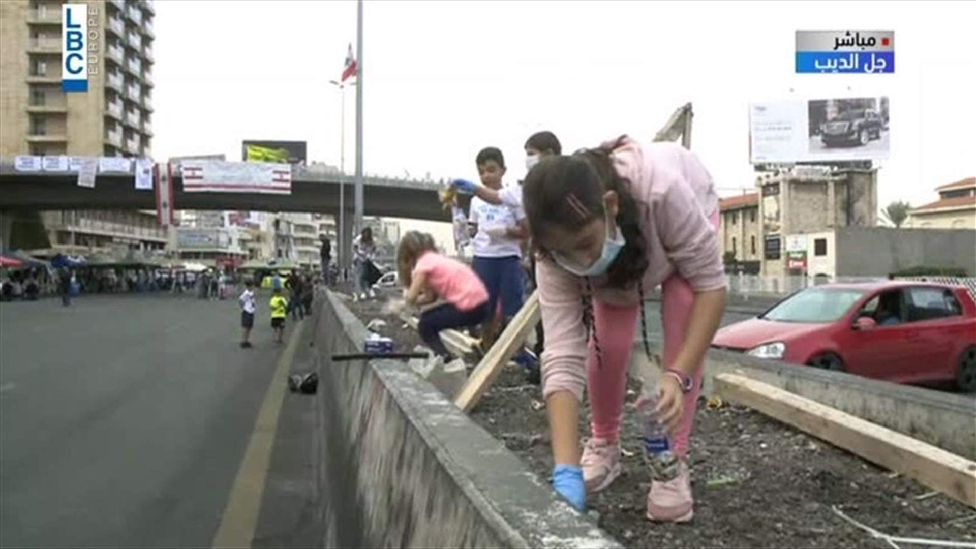 Lebanese women and children lead cleanup campaign in Jal el-Dib (Video)