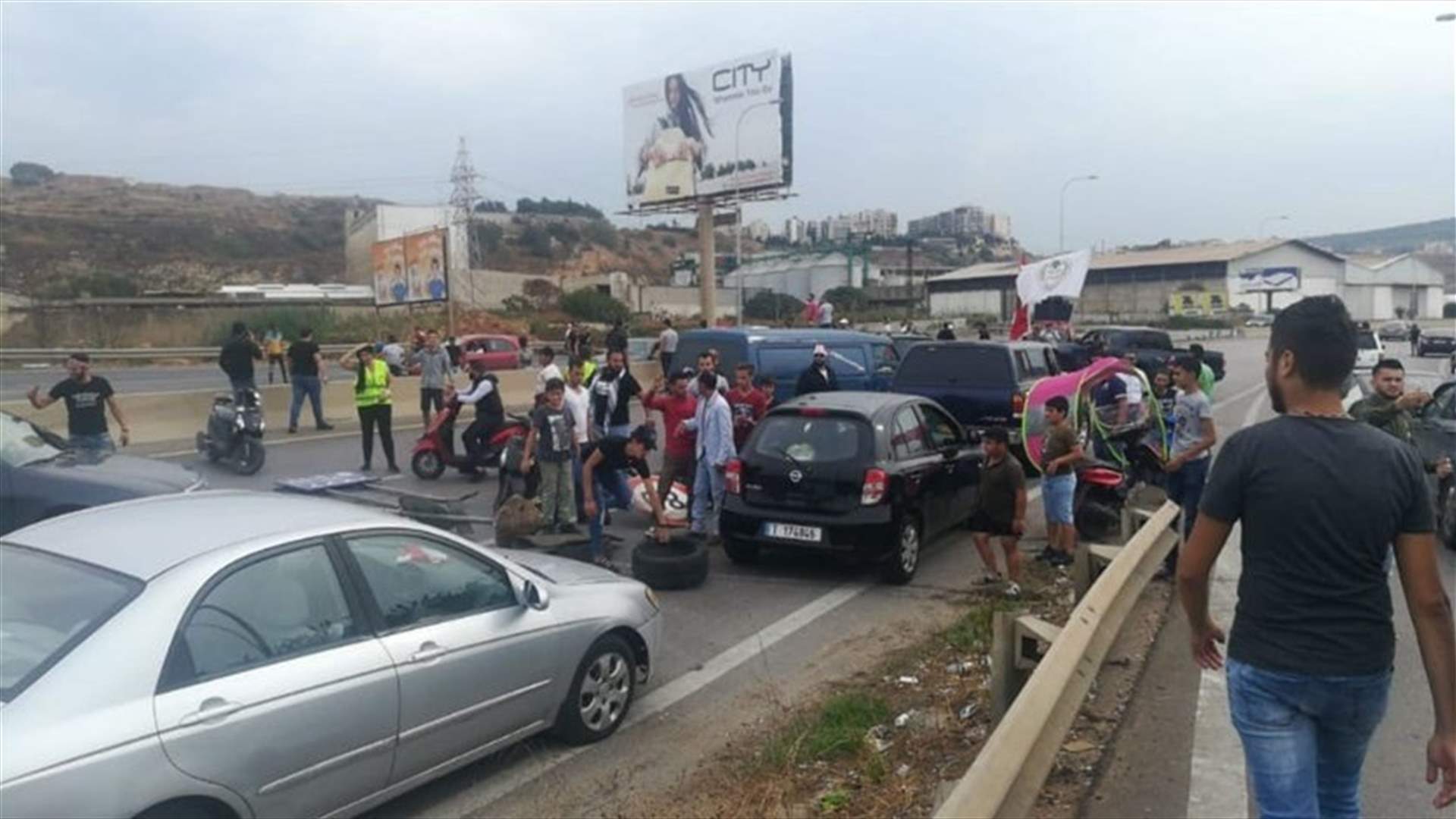 Tripoli highway cut off in both directions (Photos)