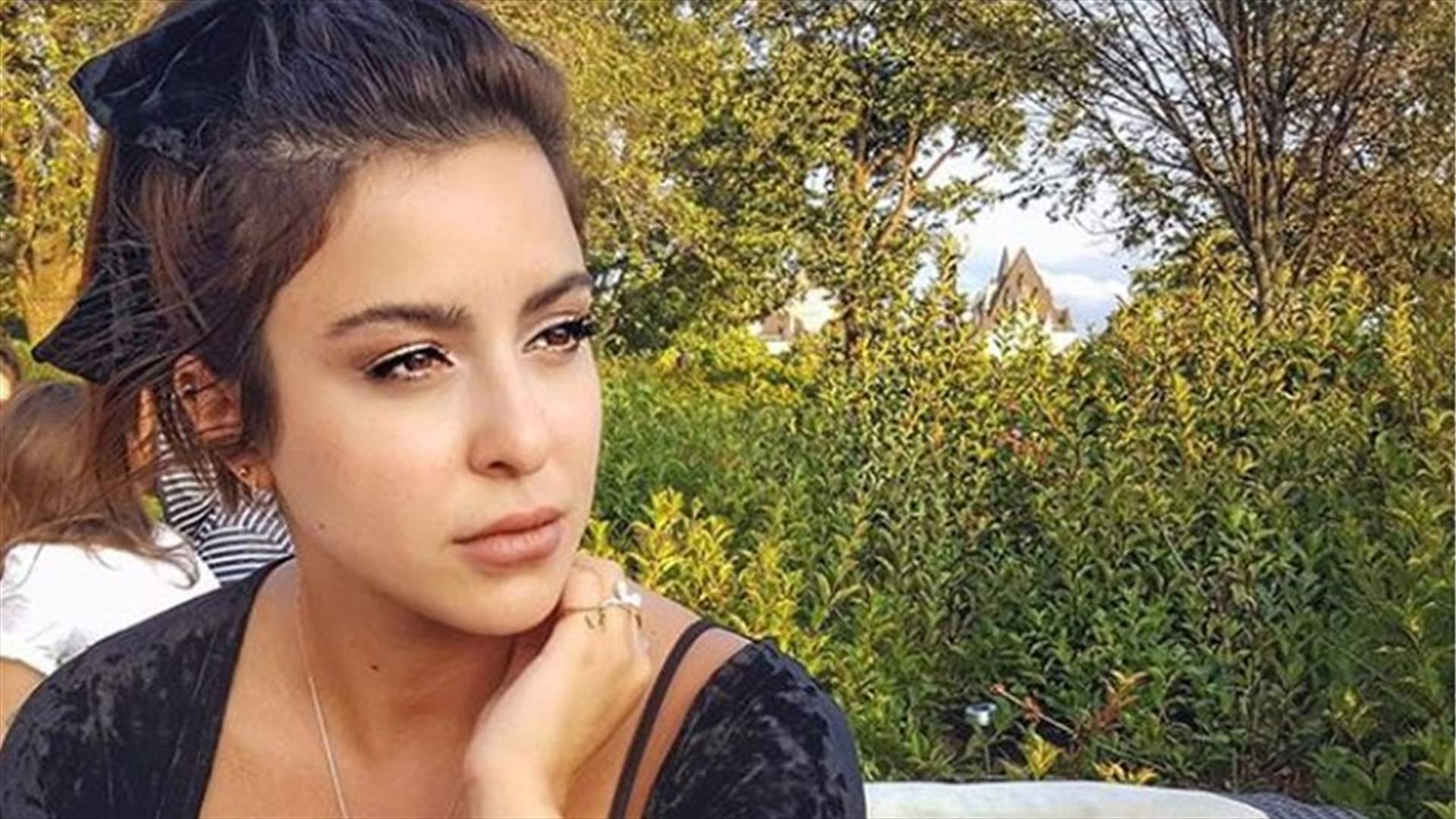 سارة أبي كنعان تعلن تضامنها مع الثورة على طريقتها (صورة)