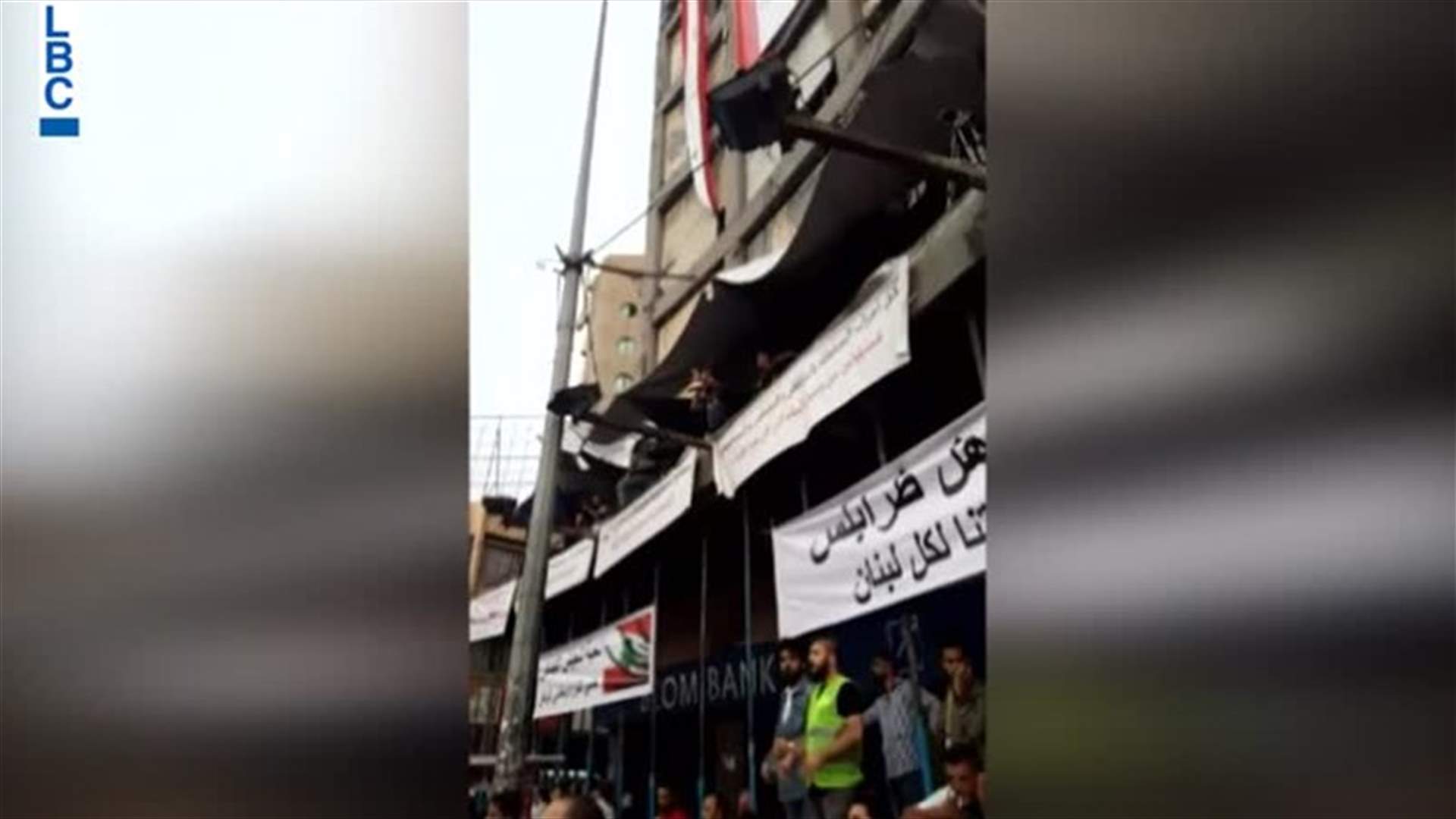 بعد إطلاق النار... تحية من ساحة النور الى البداوي (فيديو)