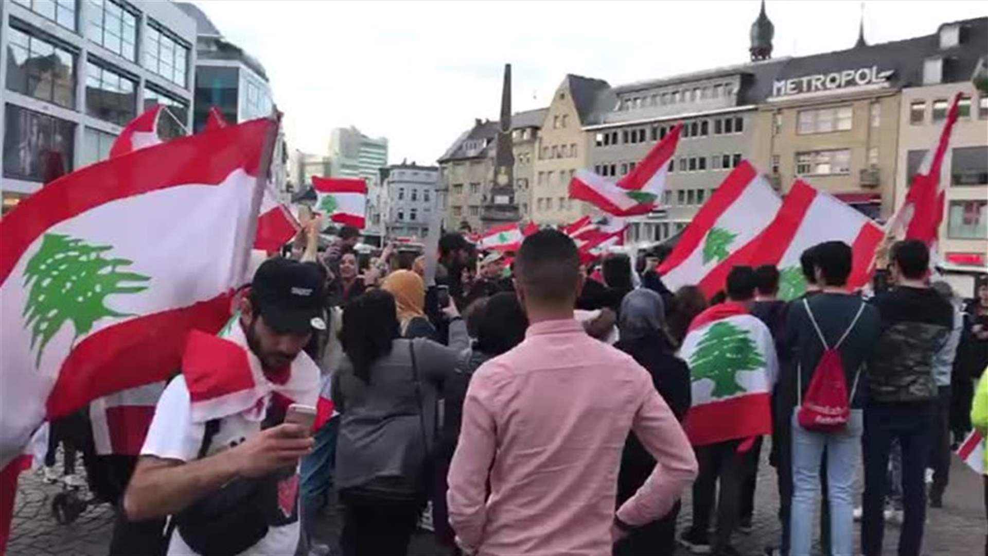 من بيروت إلى ألمانيا... اللبنانيون صوت واحد (فيديو وصور)