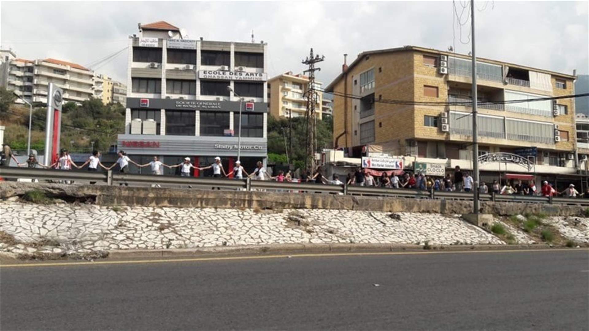 On Day 11 of Lebanon’s revolution: Protesters form a human chain from South to North-[VIDEOS]