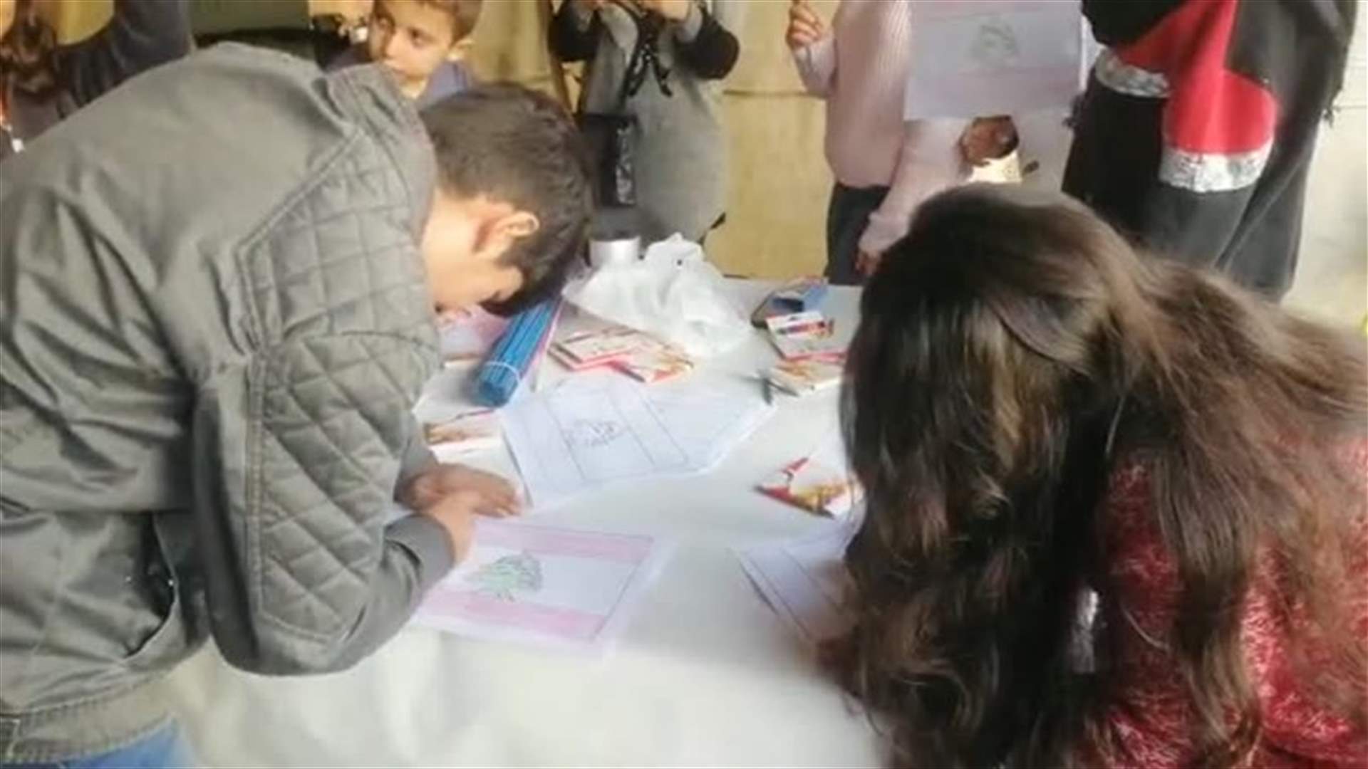 في قب الياس... أطفال يشاركون في الحراك الشعبي على طريقتهم الخاصة (فيديو)