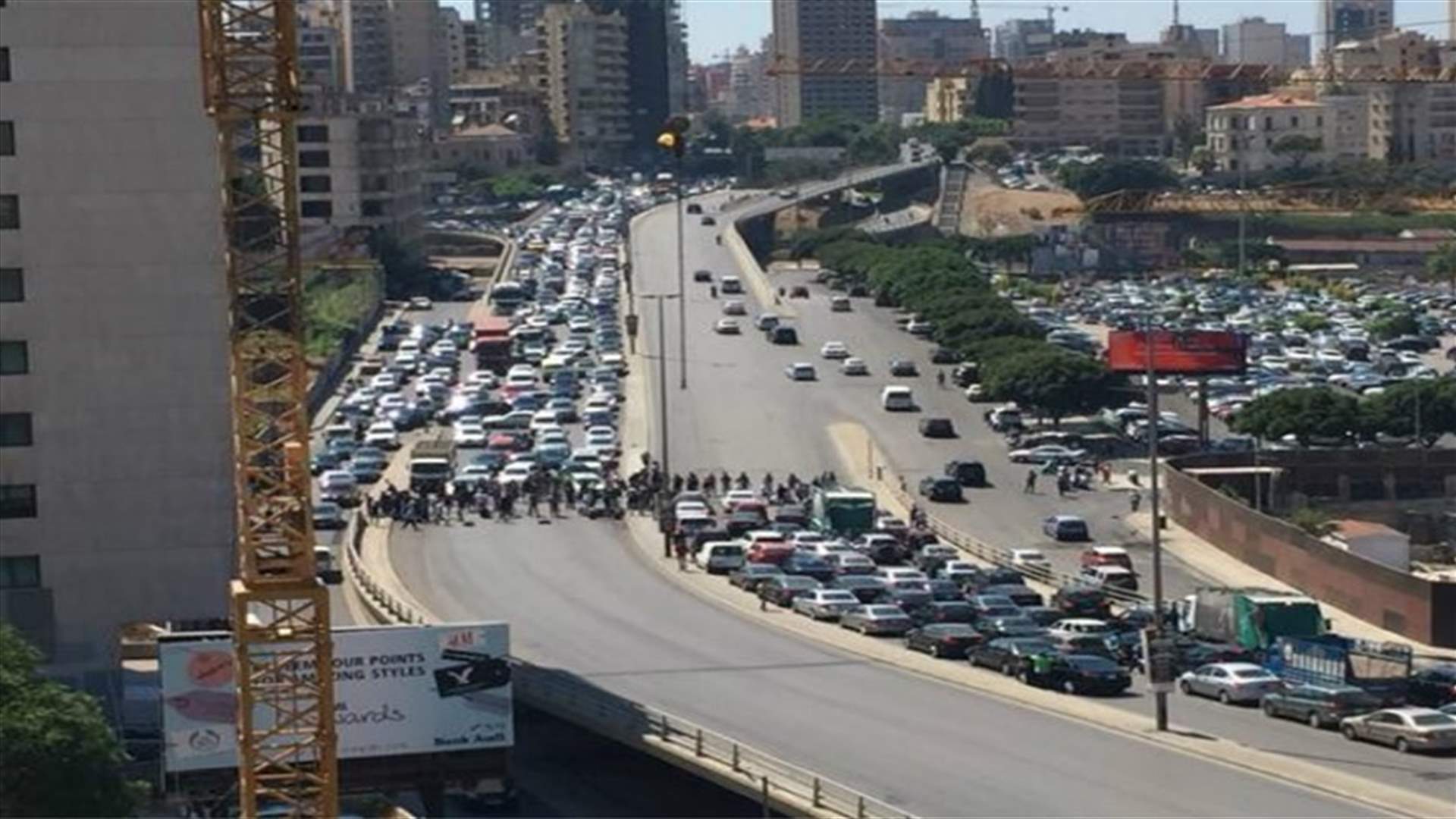 أثاث منزل على جسر الرينغ (صورة)