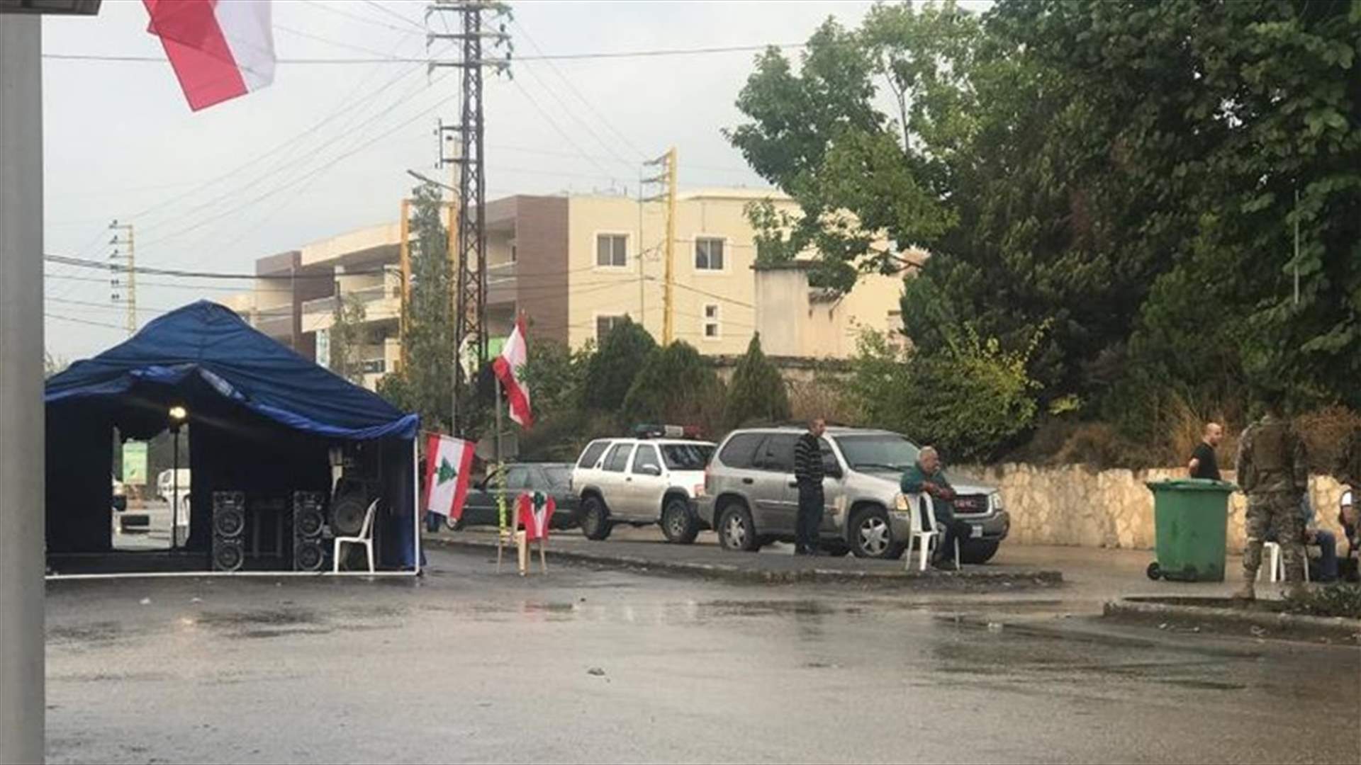 اوتوستراد طرابلس الضنية مقطوع في ارده وطريق مرياطه مقفلة بالسيارات