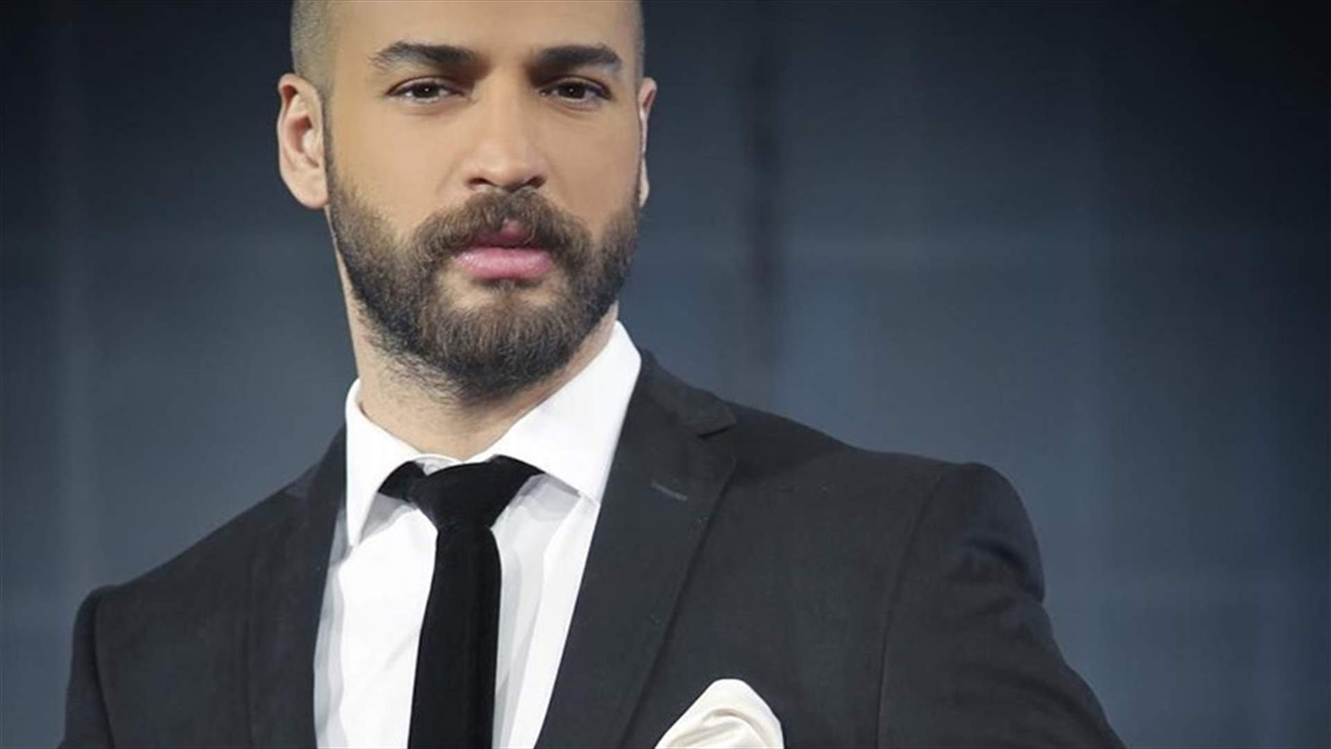 وسام حنّا يُردّد قسم جبران تويني في جل الدّيب: "من الطرقات مش فالين و على بيوتنا مش راجعين!"