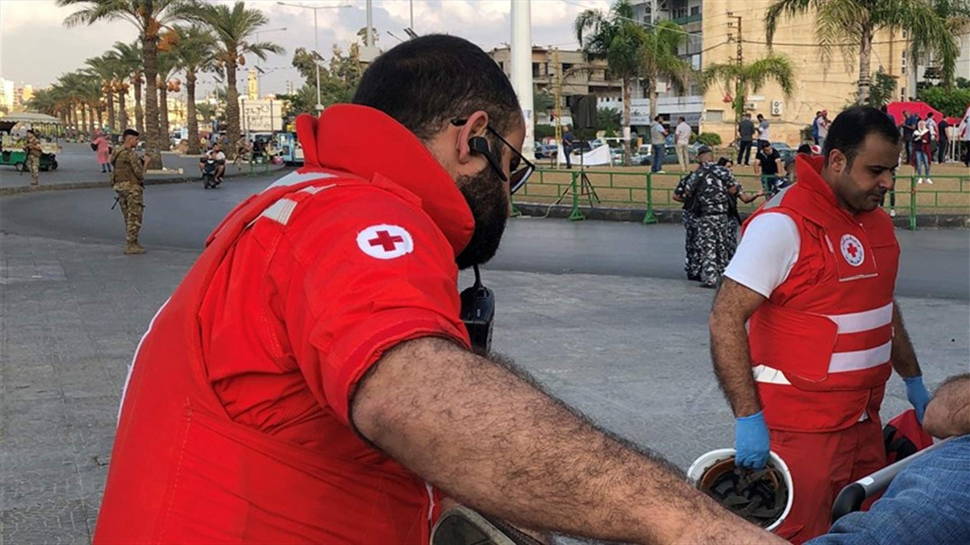 اصيب بوعكة صحية وهو يهتف بين المحتجين...