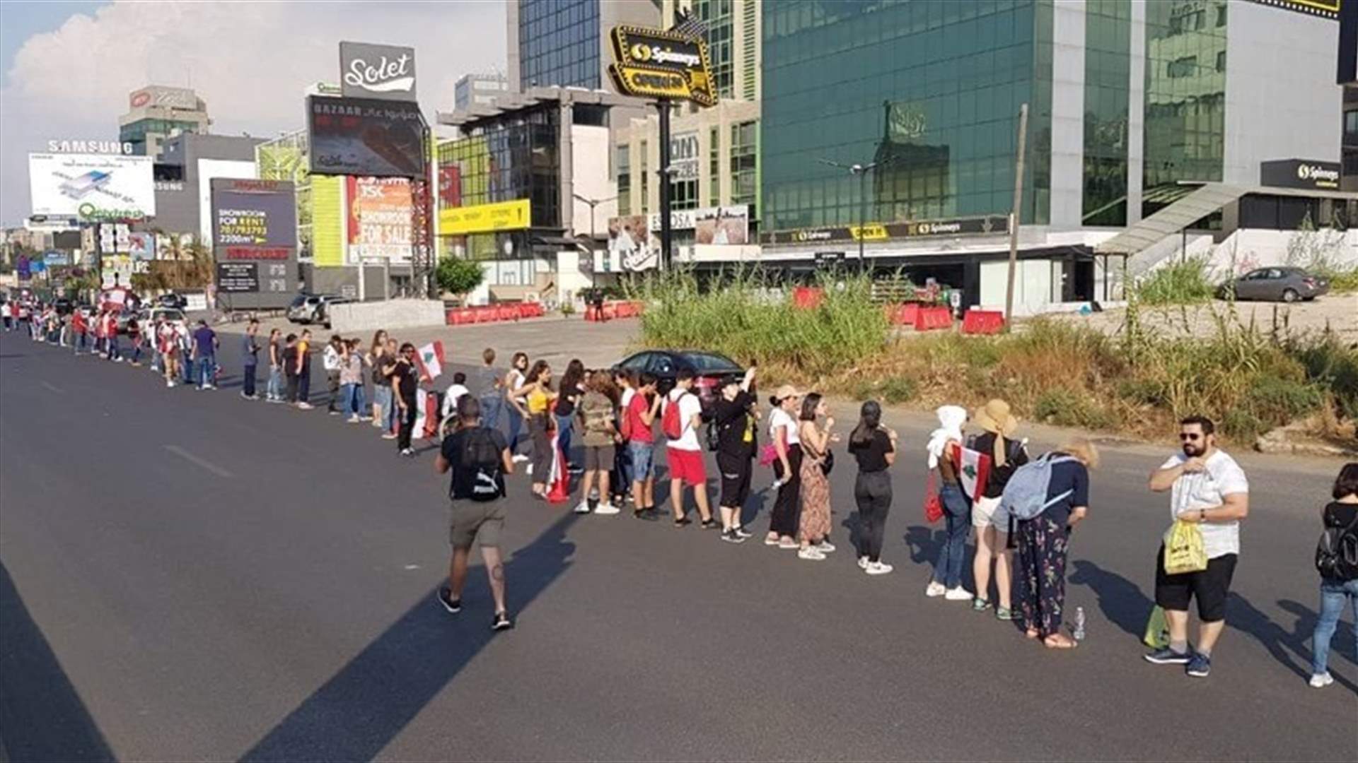 Lazzarini, Kubis tweet about Lebanon’s human chain