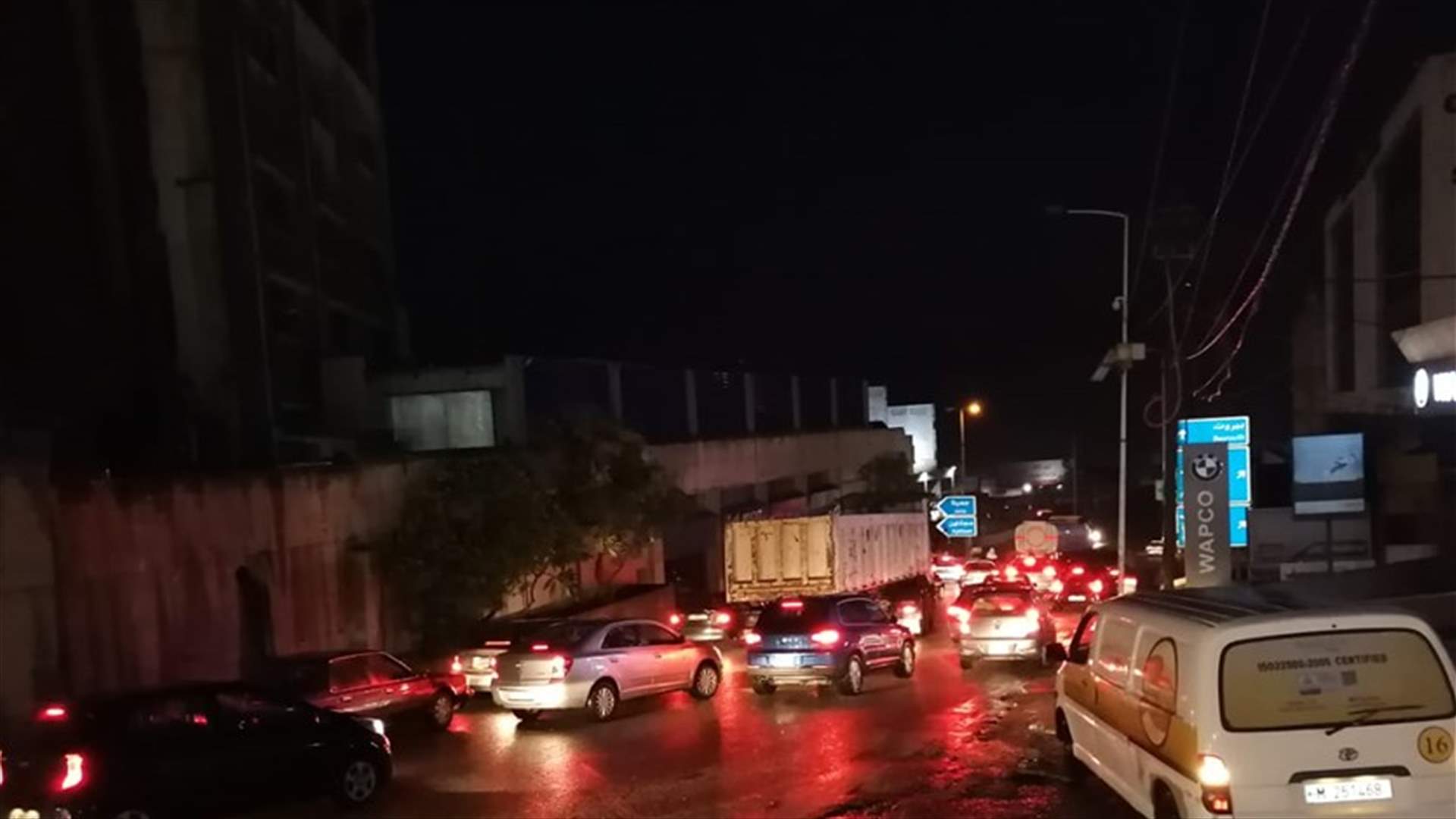 الطرقات المقطوعة في اليوم الثالث عشر من ثورة الشعب...