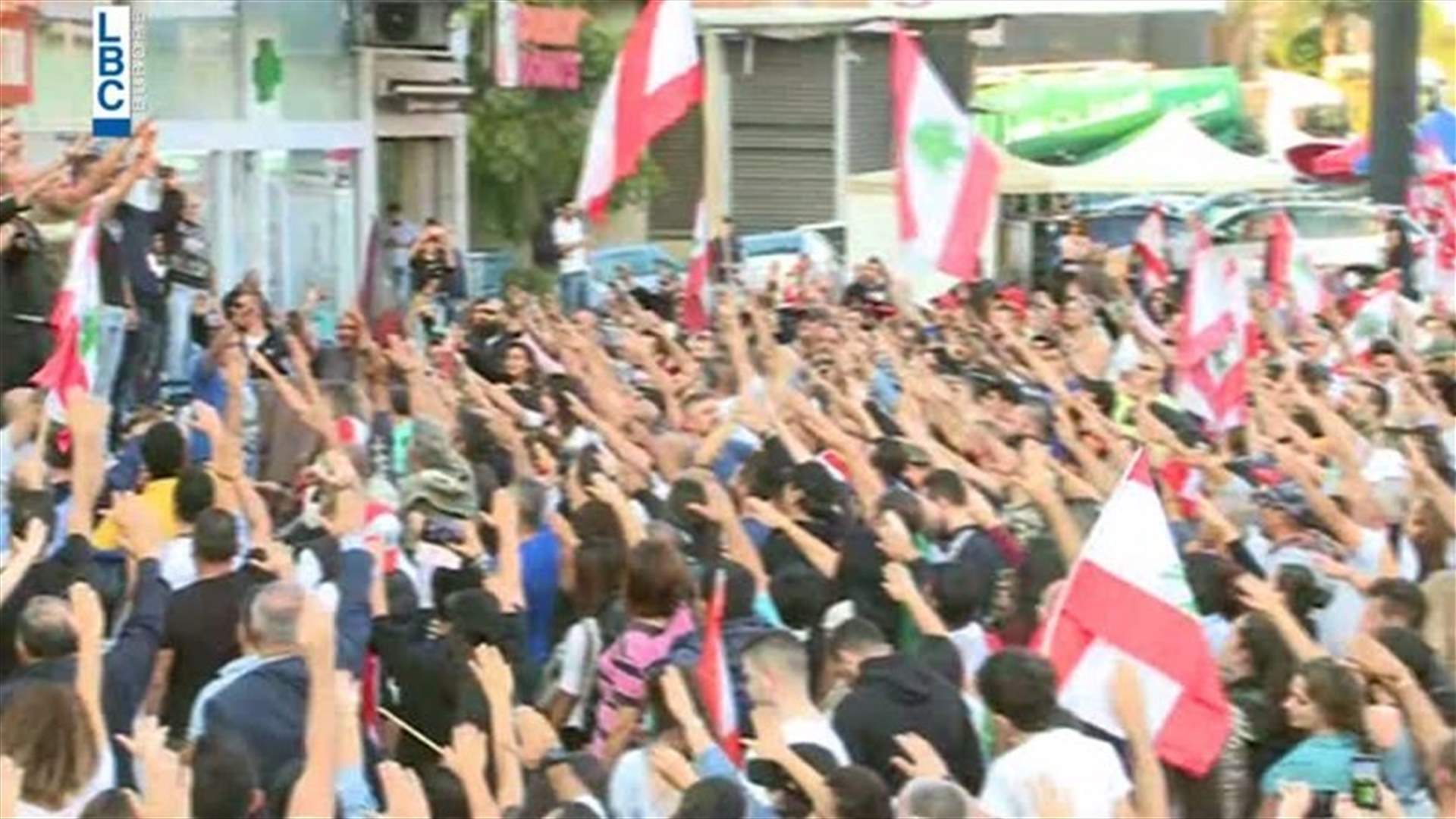 Protesters react to Hariri’s resignation-[VIDEO]