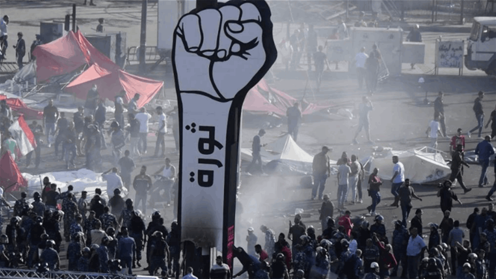 صورتان تلخصان أحداث اليوم الـ 13 من "ثورة الشعب"