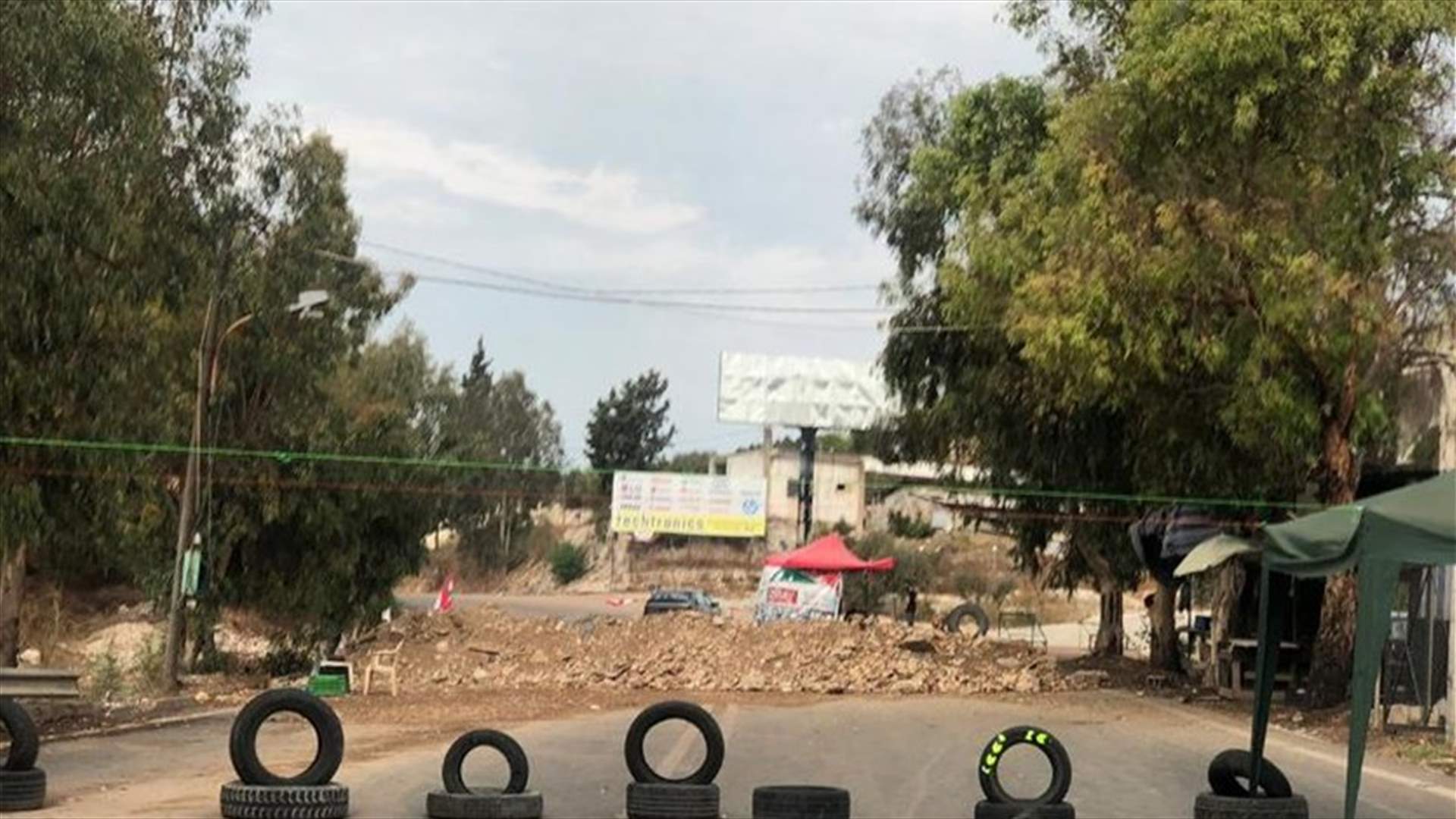 فتح اوتوستراد كفرحزير وإزالة الخيم المنصوبة