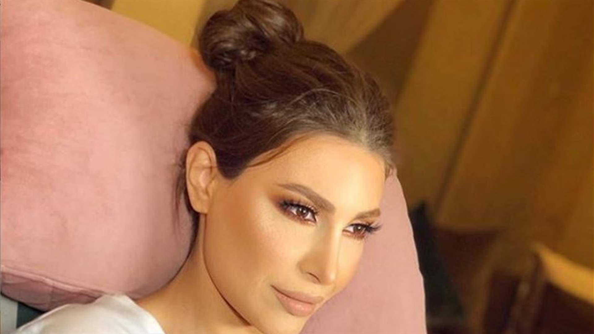 أغنيات وطنيّة بصوت يارا.. وتؤدي النشيد الوطني اللبناني من منزلها (فيديو)