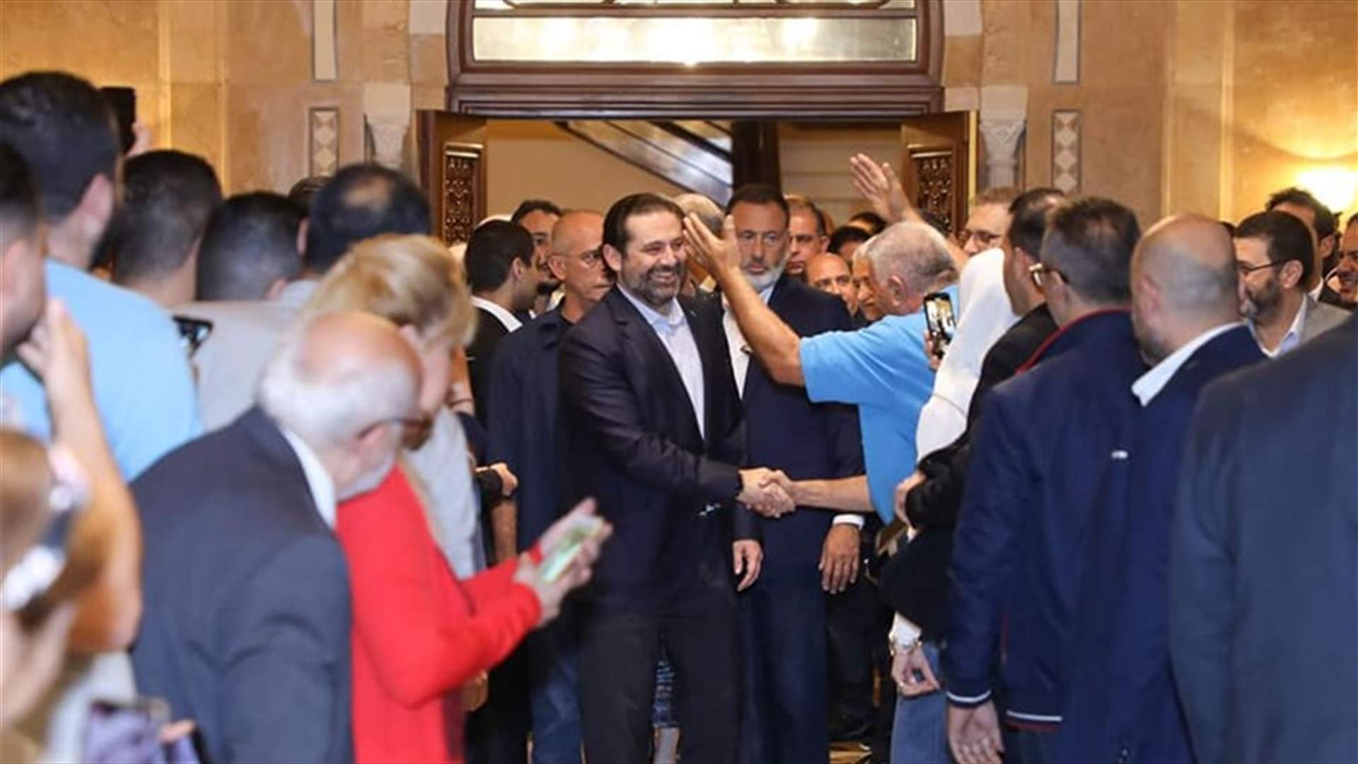 شخصيات ووفود في بيت الوسط دعما للحريري