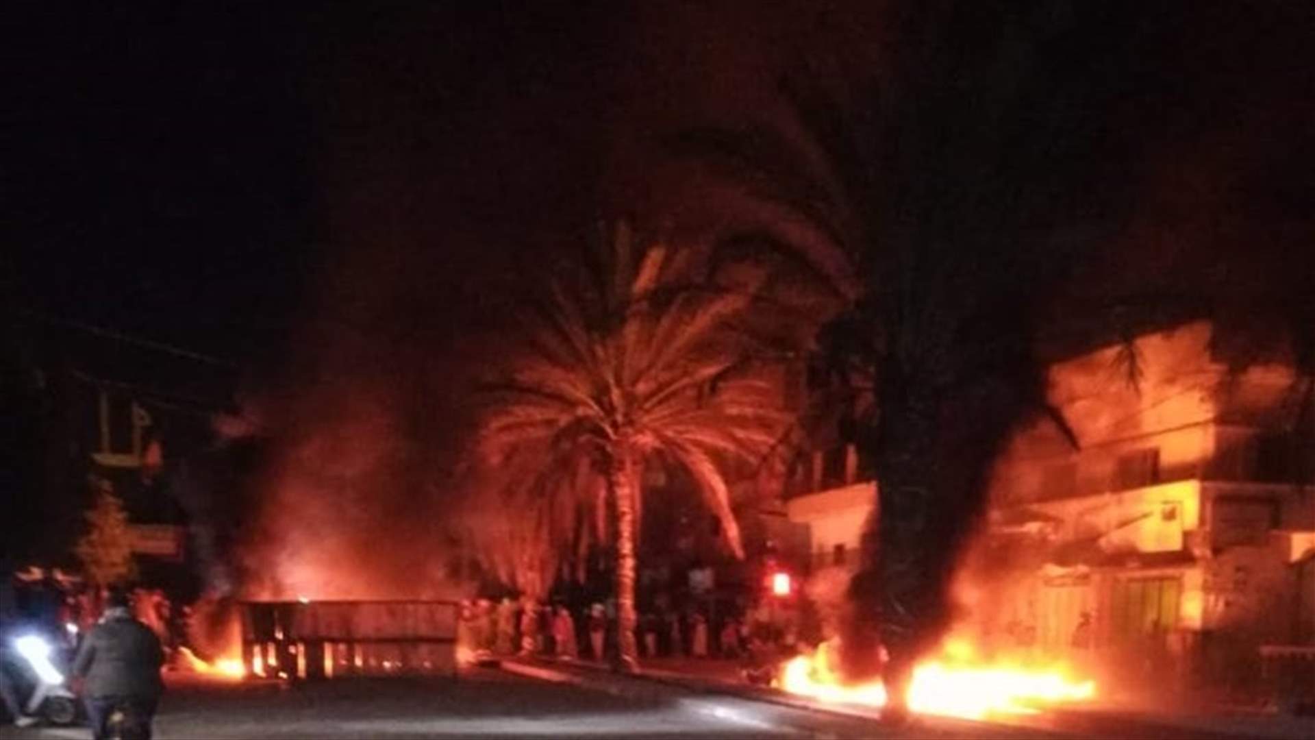 Protesters block road in al-Baddawi