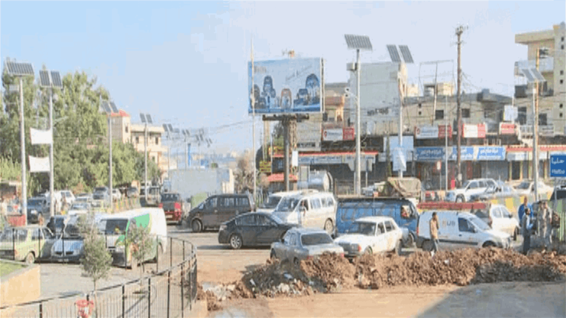 استمرار اقفال الطريق عند مستديرة العبدة بعد التوتر الامني أمس