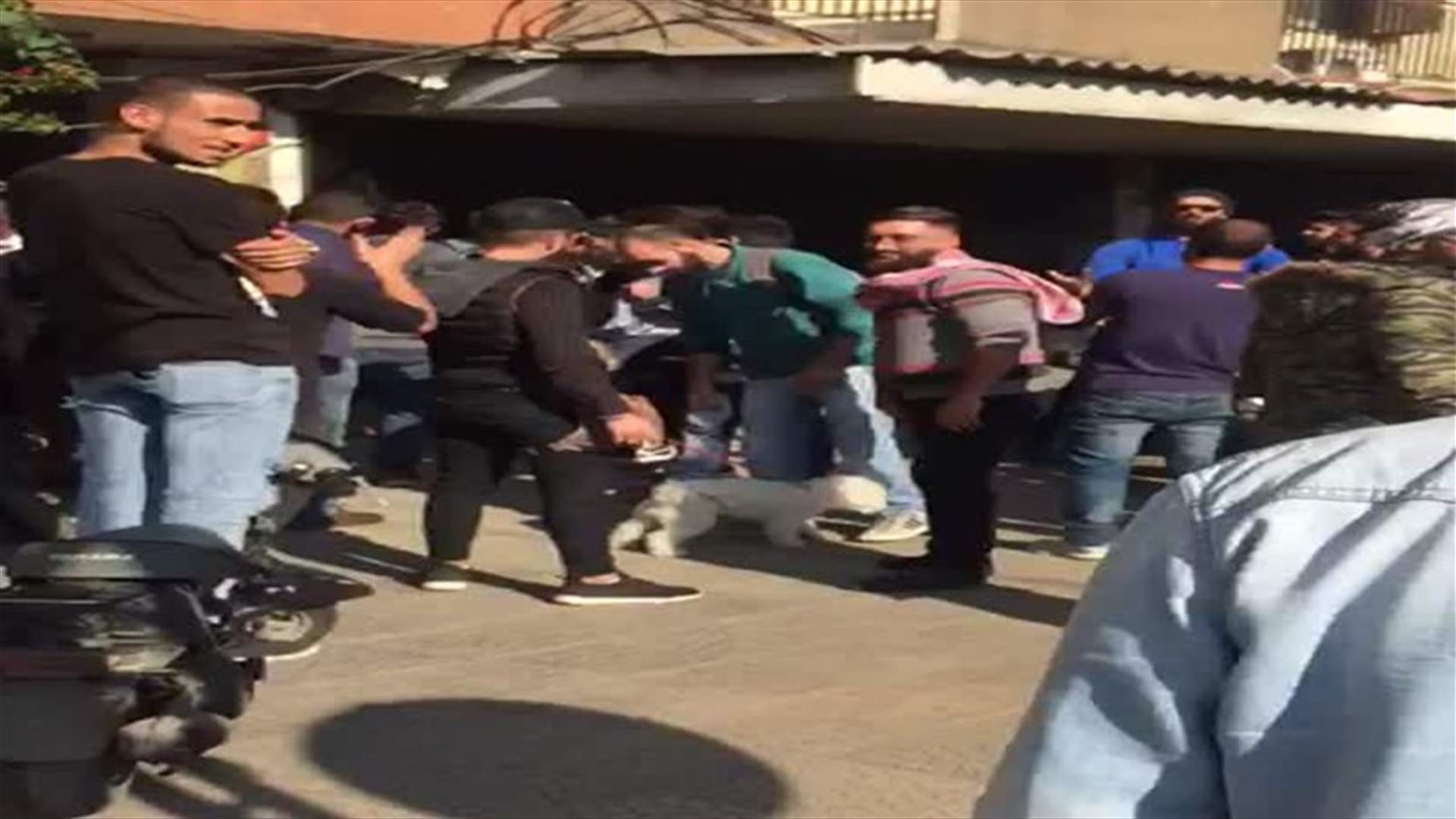 موظفو دائرة التربية في طرابلس توقفوا عن العمل بطلب من المحتجين (فيديو)
