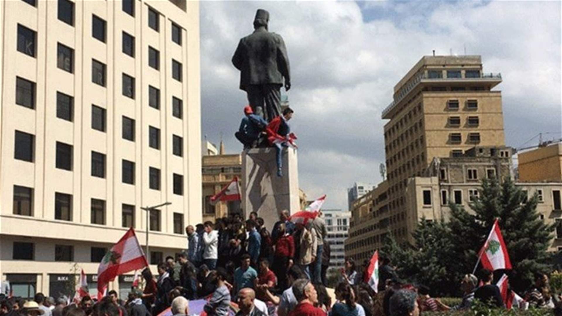 توافد خجول للمحتجين الى رياض الصلح...