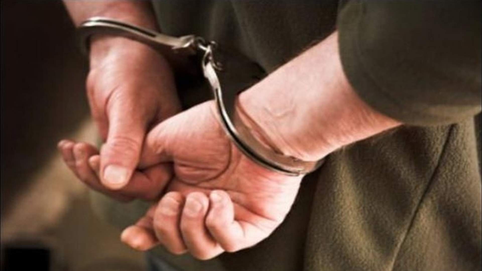 بعد انتشار فيديو مروّع لتعذيب طفلة... الأمن الأردني يضبط الأب وزوجته!