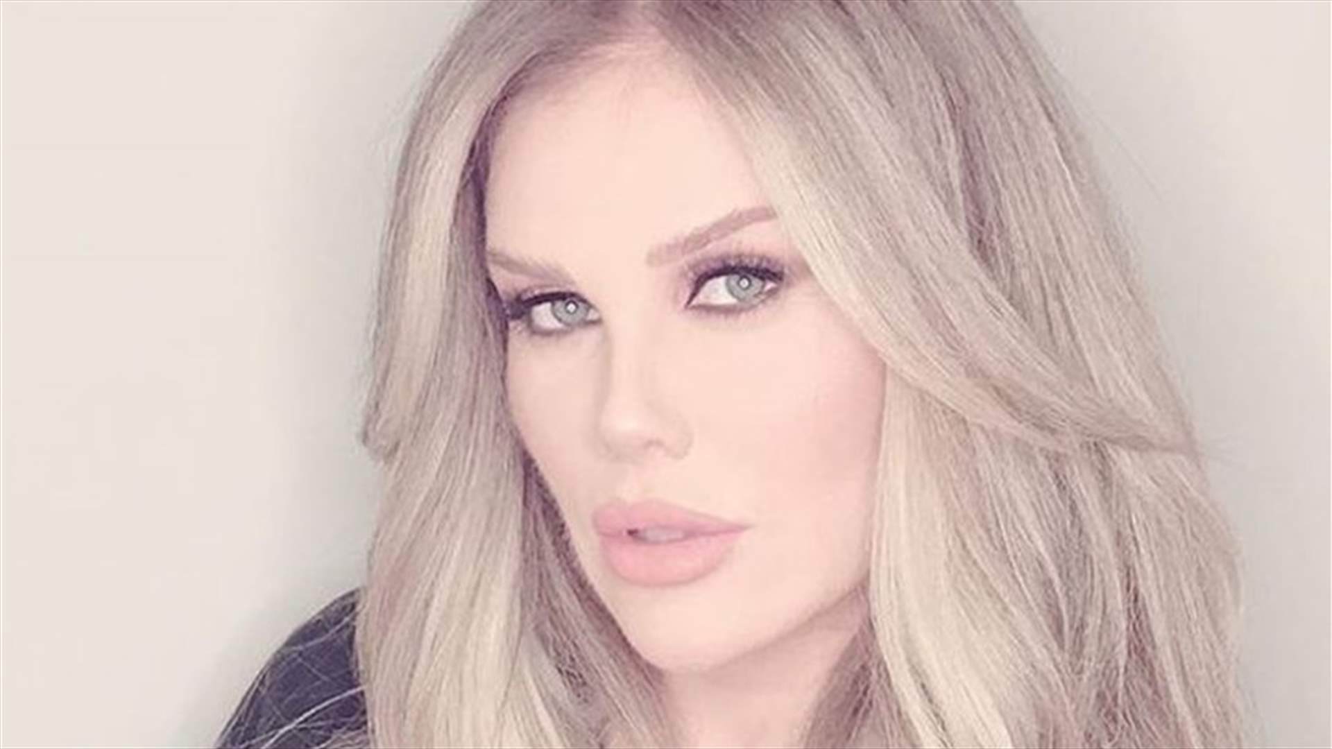 نيكول سابا في فيديو غريب.. عنكبوت يسير على وجهها!