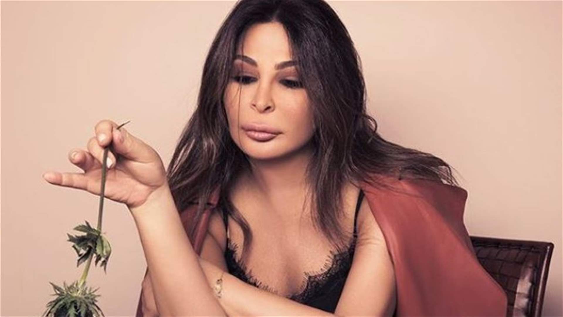 إليسا تشعل الإنترنت بإطلالة جريئة بالأحمر في حفلها بالأوليمبيا (صور)