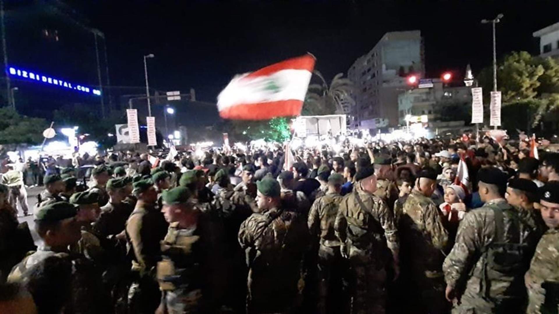 Protesters cut off part of Sidon’s Elia roundabout-[VIDEO]