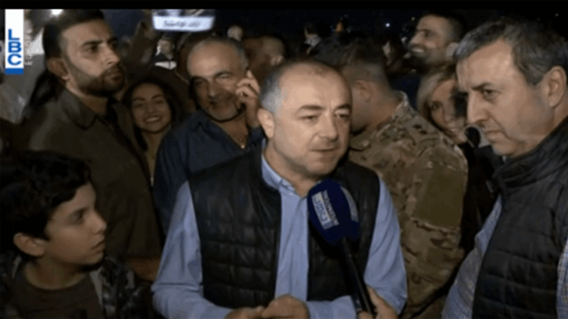 نواب ووزراء يشاركون في التحرك الداعم للرئيس عون في بعبدا (فيديو)