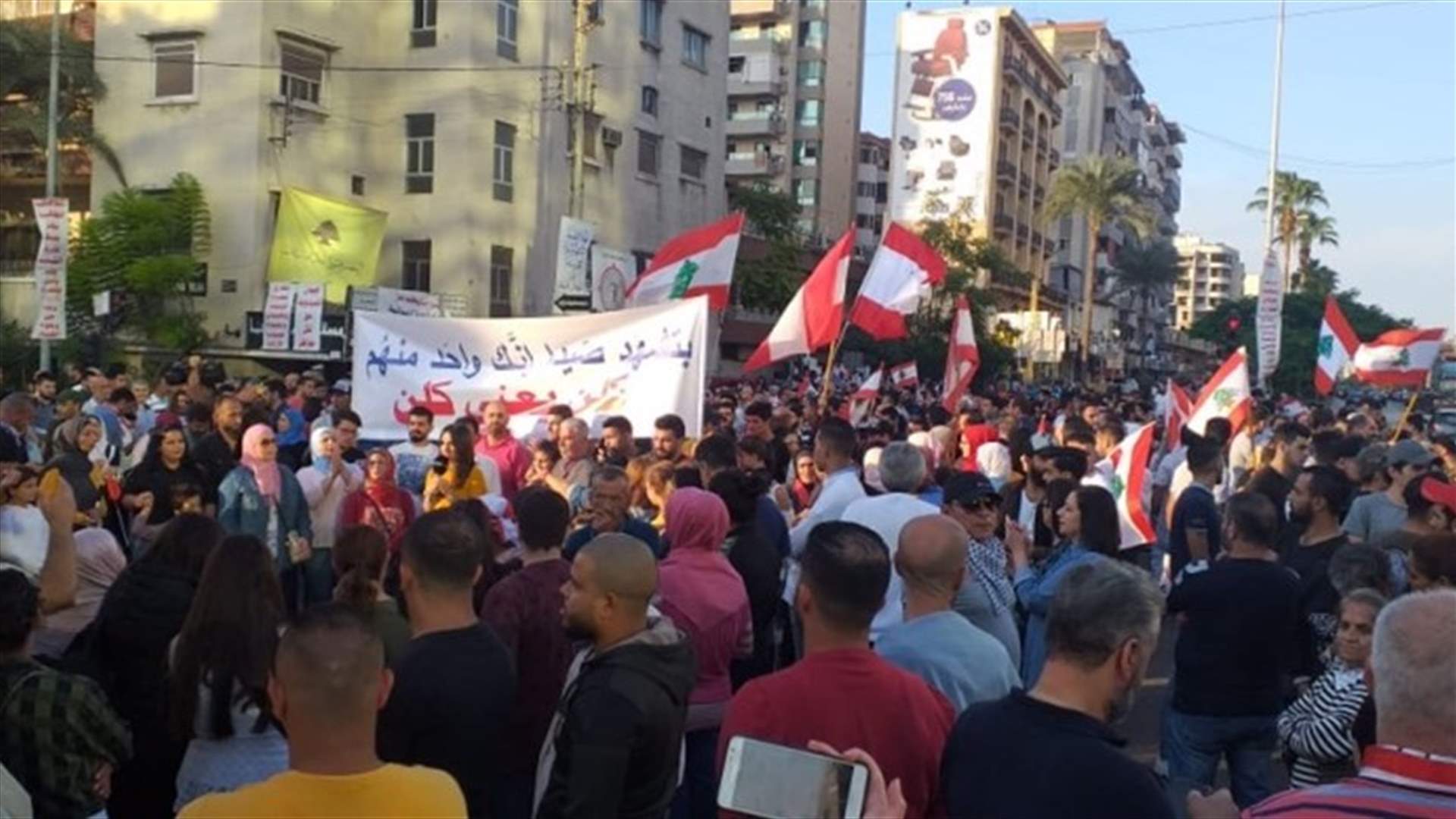 المحتجون أغلقوا تقاطع ايليا في صيدا
