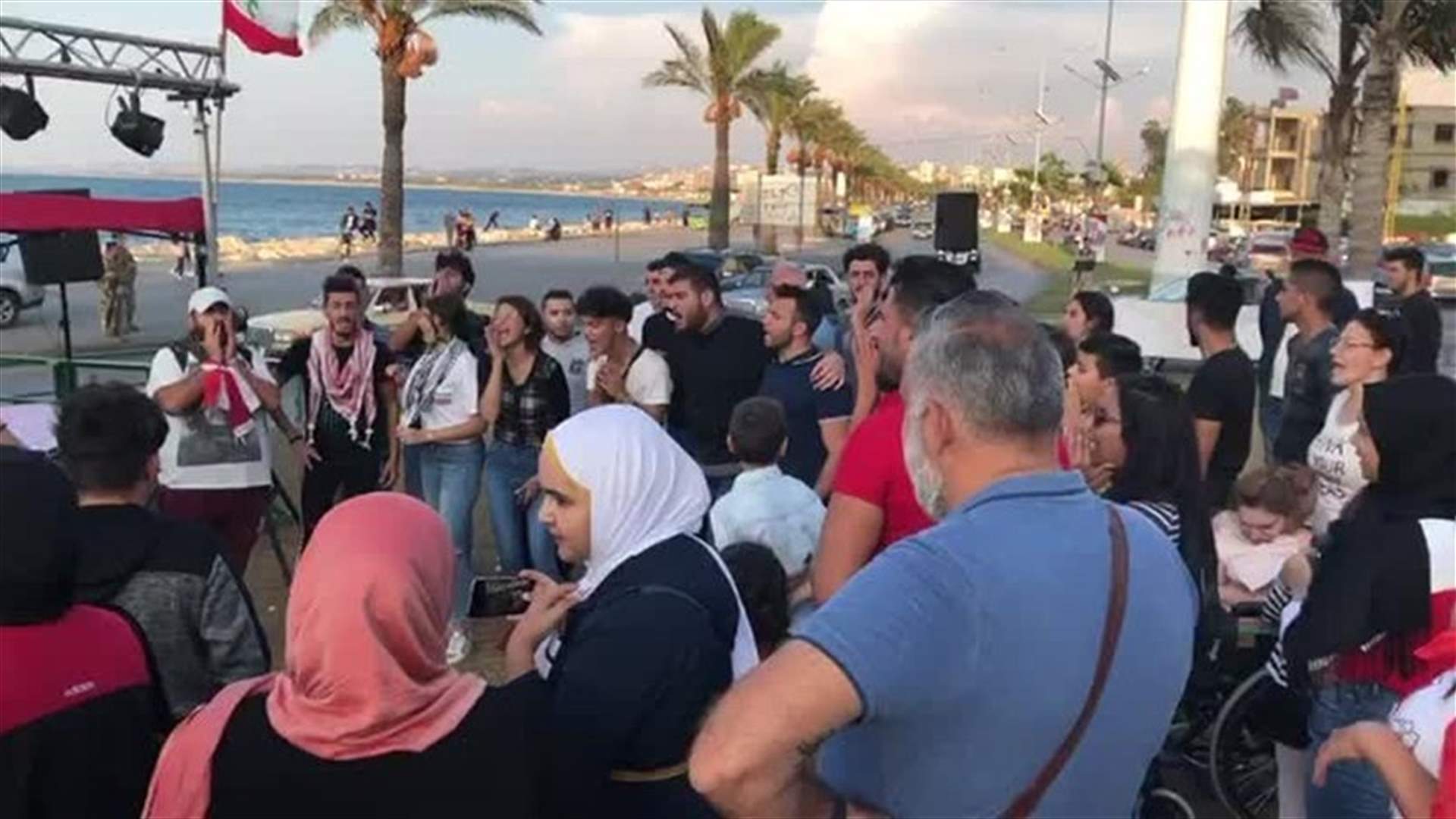 Protesters gather in Tyre’s al-Alam Square amid tight security measures (Video)
