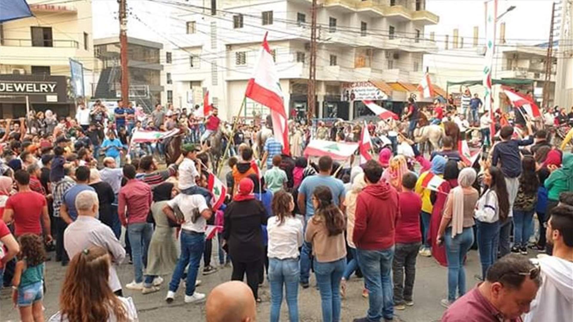 Protesters in Halba: General strike and roadblocks on Monday