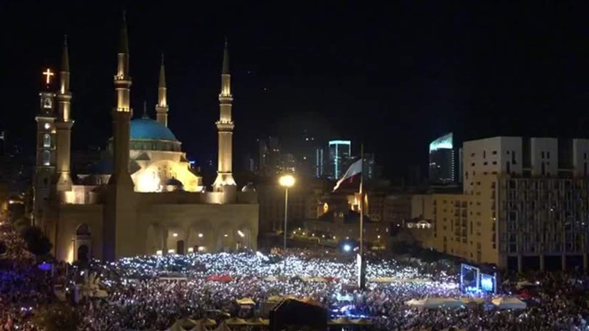 في ساحة الشهداء... المحتجون يهتفون: "ثورة ثورة" (فيديو)